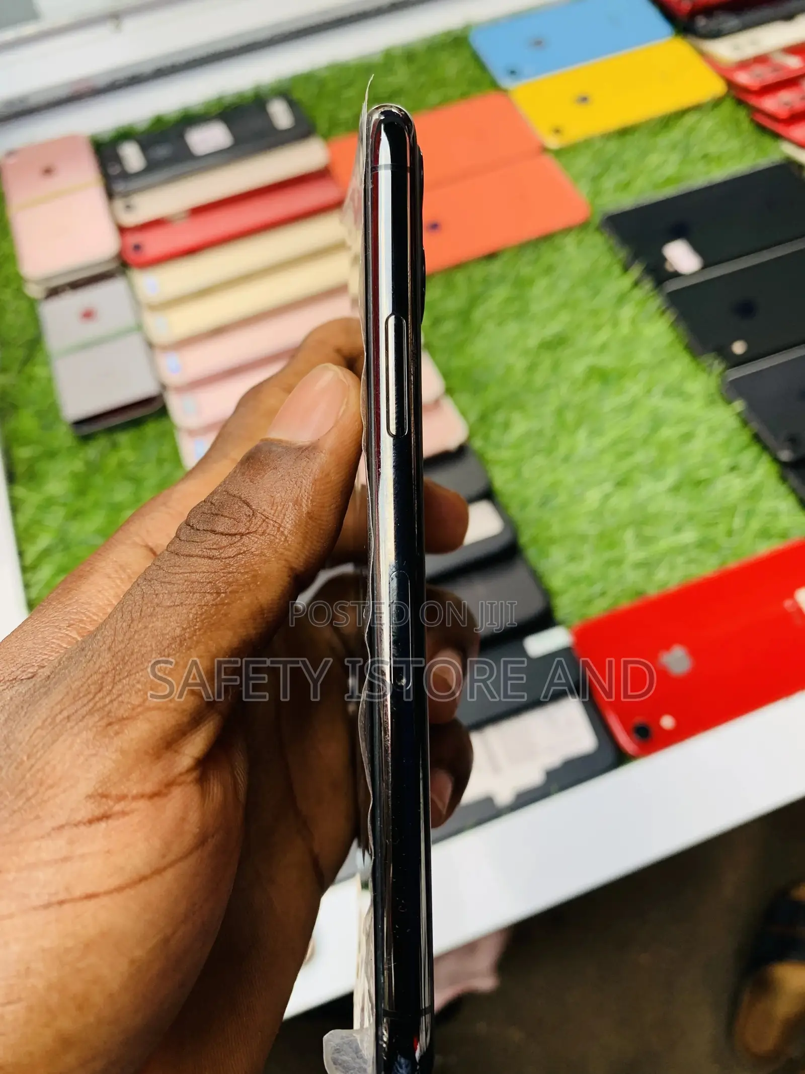 New Apple iPhone 11 Pro 64 GB Black