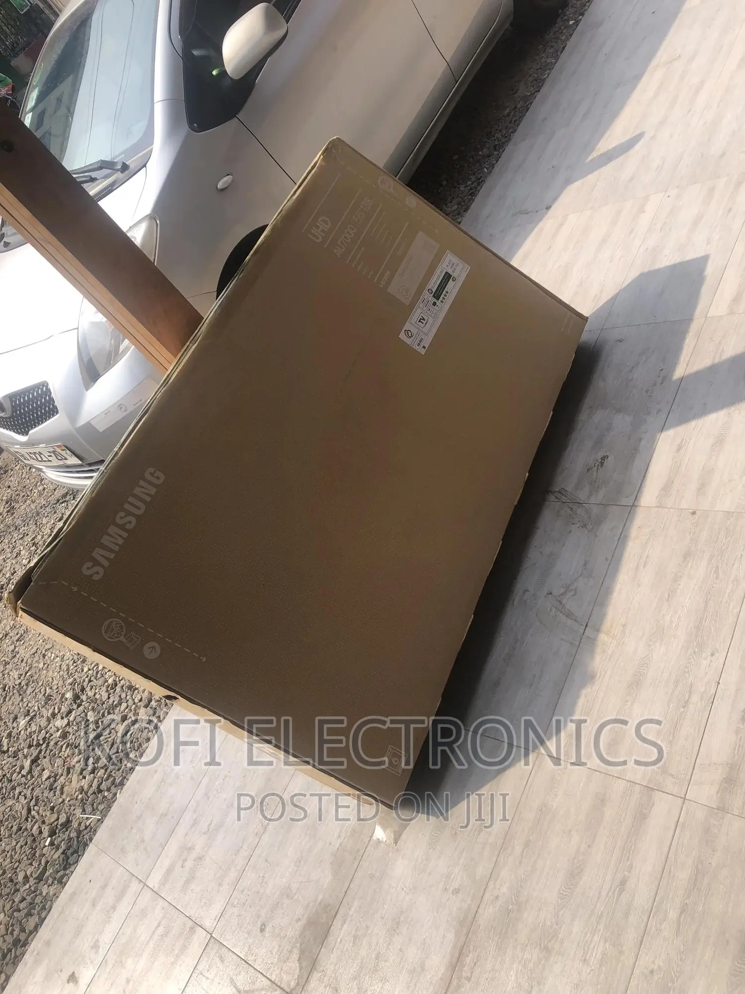 Front Color(Titan Gray) Samsung 55AU7000 Smart LED TV