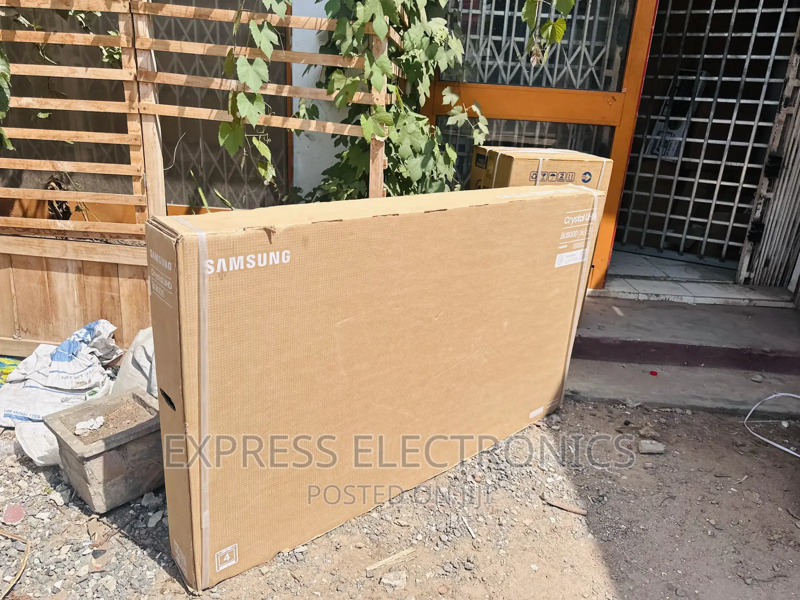 Glossy Sl Sleek UHD Smart Samsung 65”Au7092