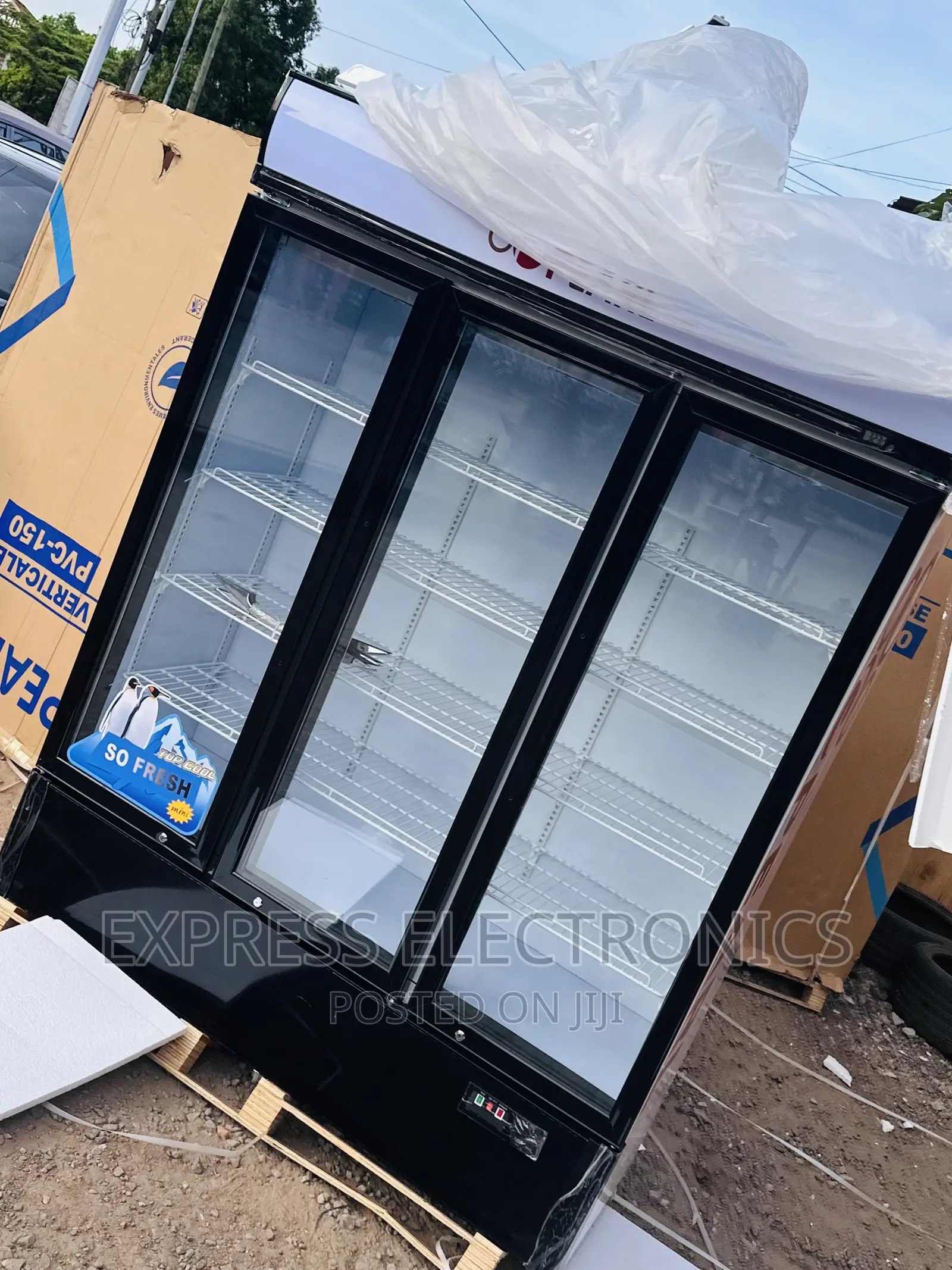 Display > Pearl Fridge 3doors White PVC-150