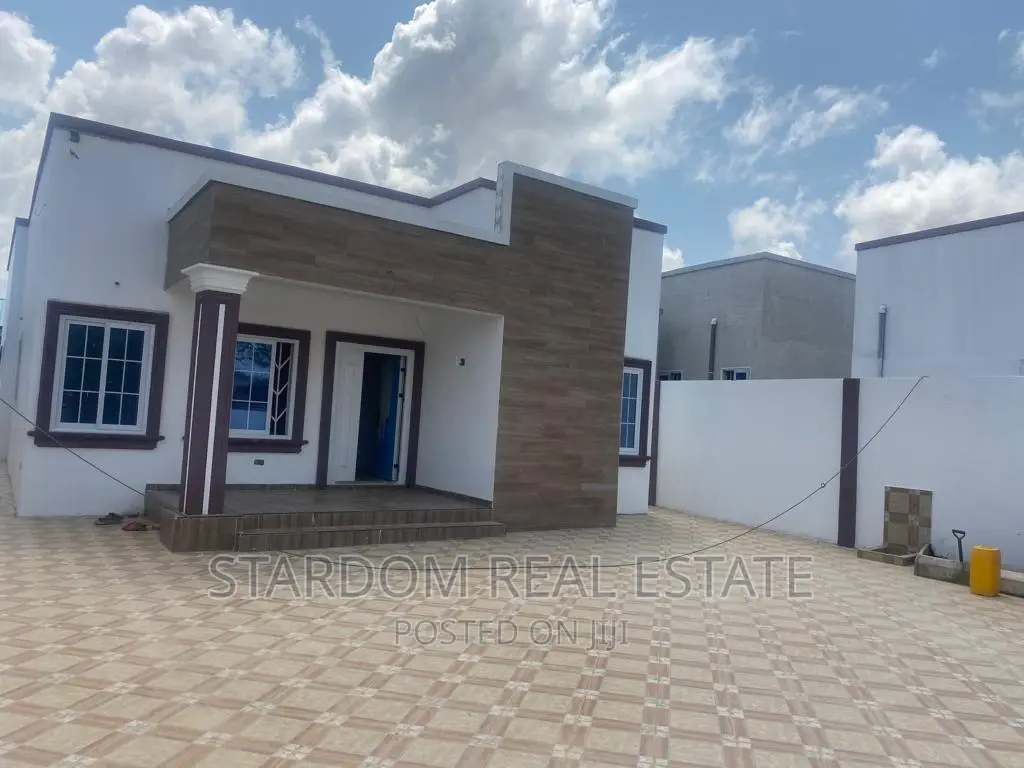 3bdrm Duplex in Coastal Estate, Spintex for rent