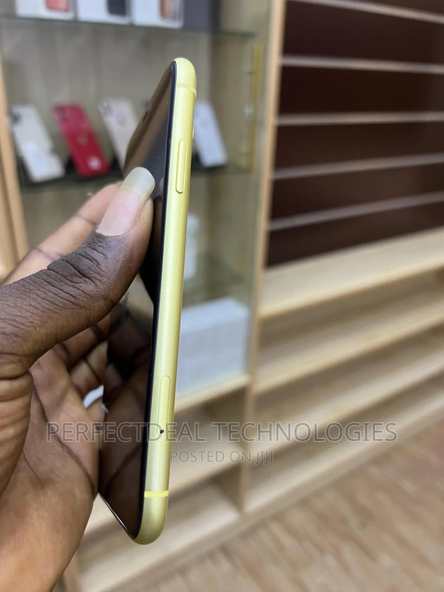 New Apple iPhone 11 128 GB Yellow