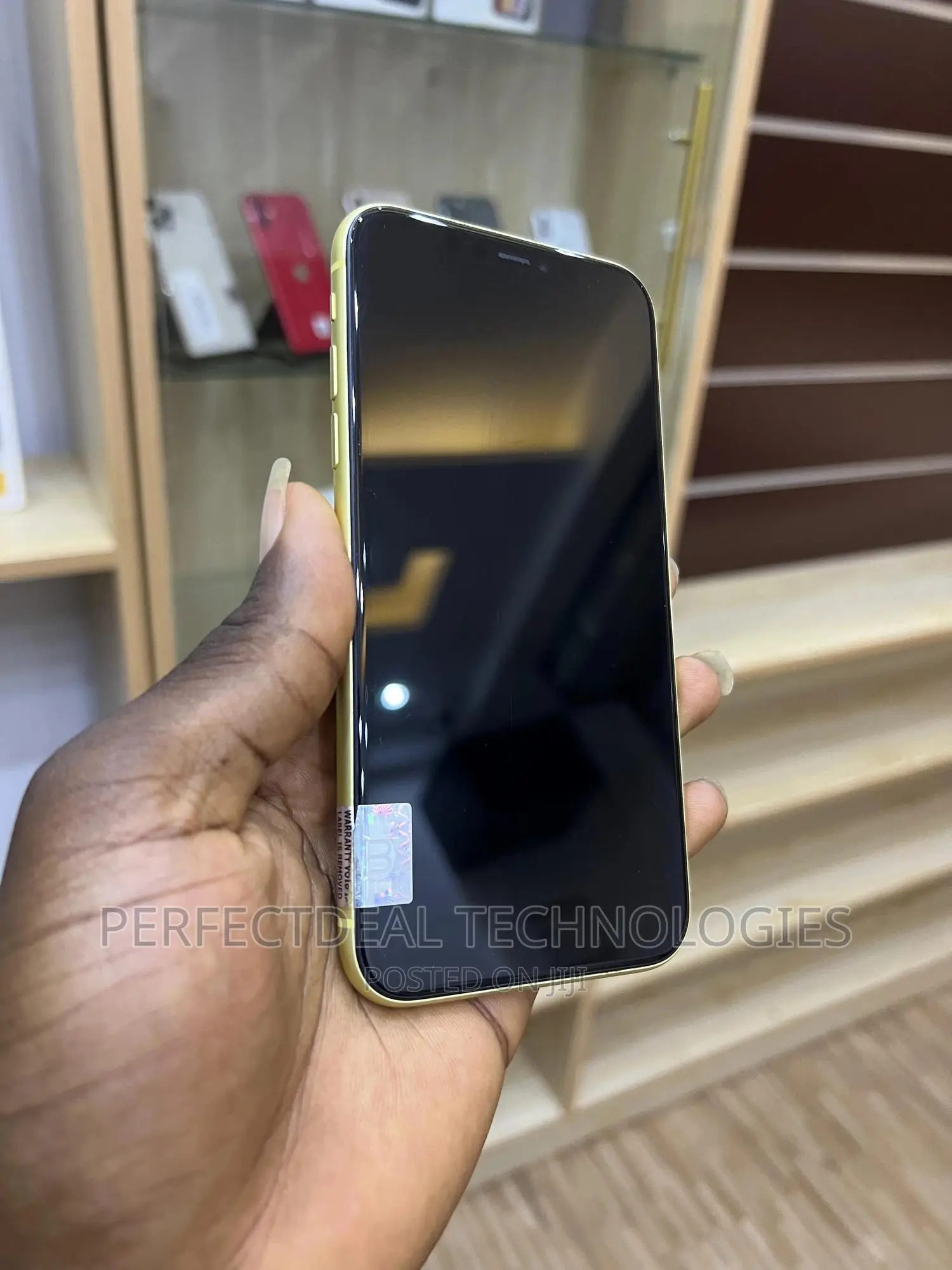 New Apple iPhone 11 128 GB Yellow