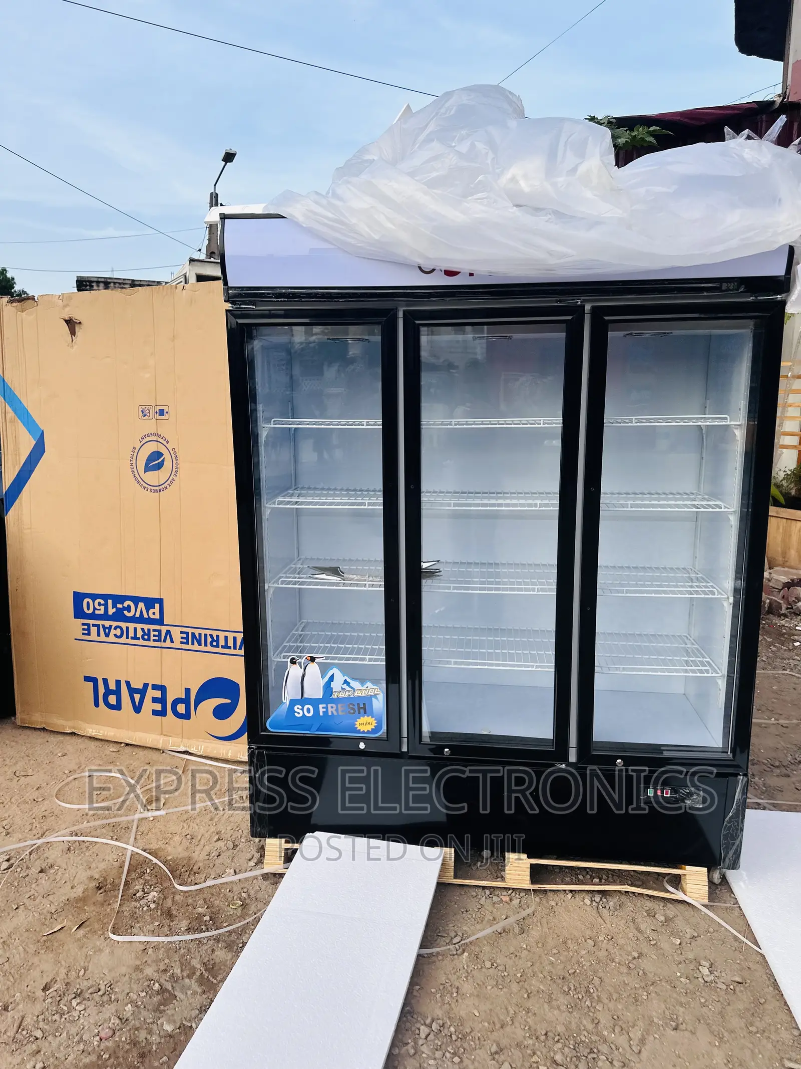 Display Refrigerator 3doors Pearl PVC-150