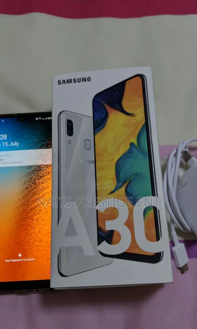 New Samsung Galaxy A30 64 GB Black