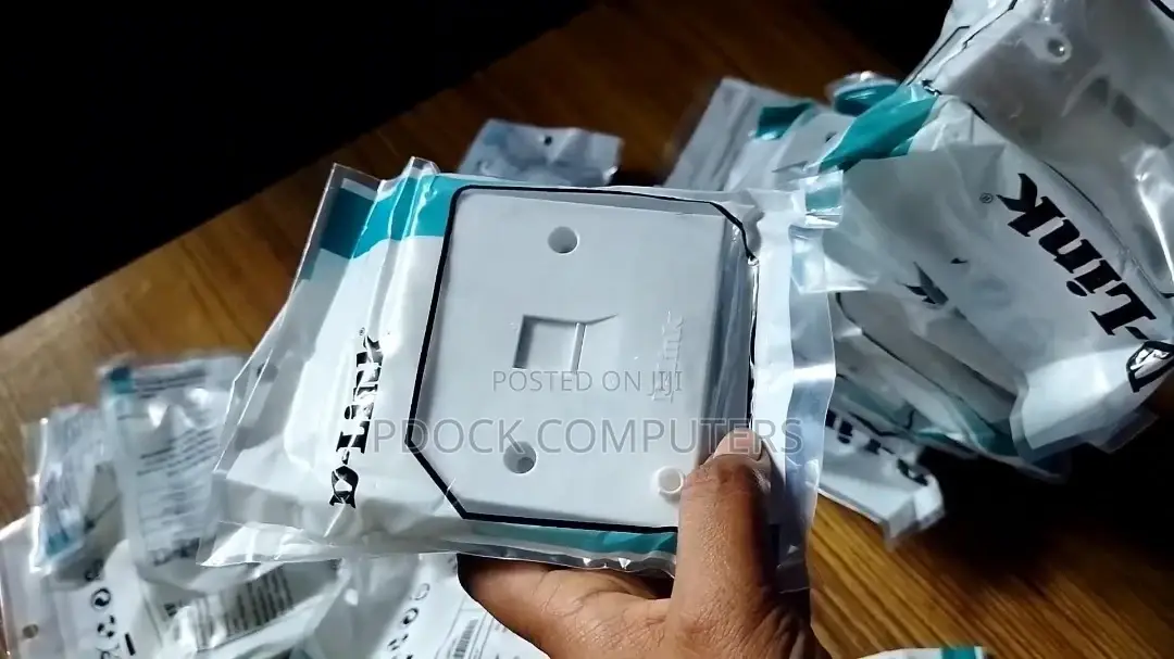D-Link Single Port Faceplate With CAT6 RJ45 Keystone Jack