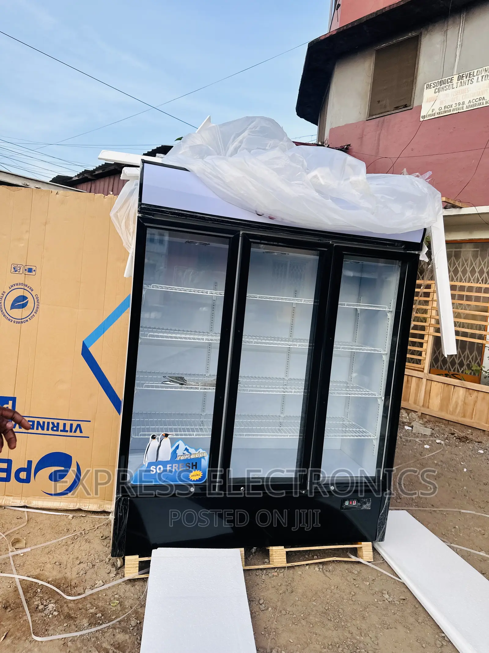Full Auto Display Fridge Pearl PVC-150