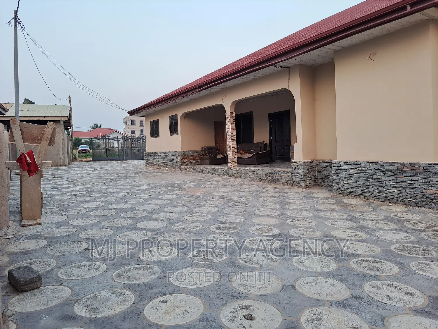 5bdrm House in Dawhenya, Tema Metropolitan for sale