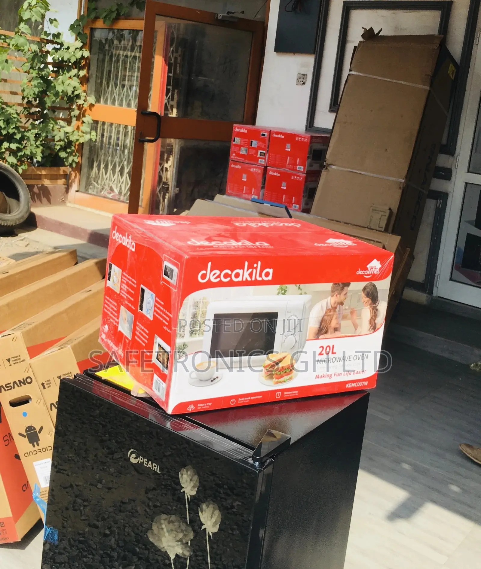20 Liters White Electric Countertop Decakila Microwave
