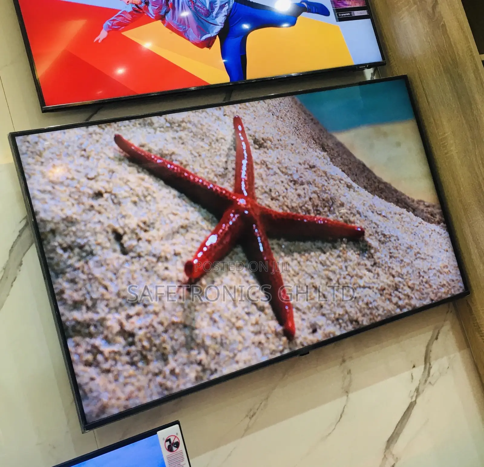  LED Samsung 43 Inches CU71 Glossy Smart Black Electric Tv