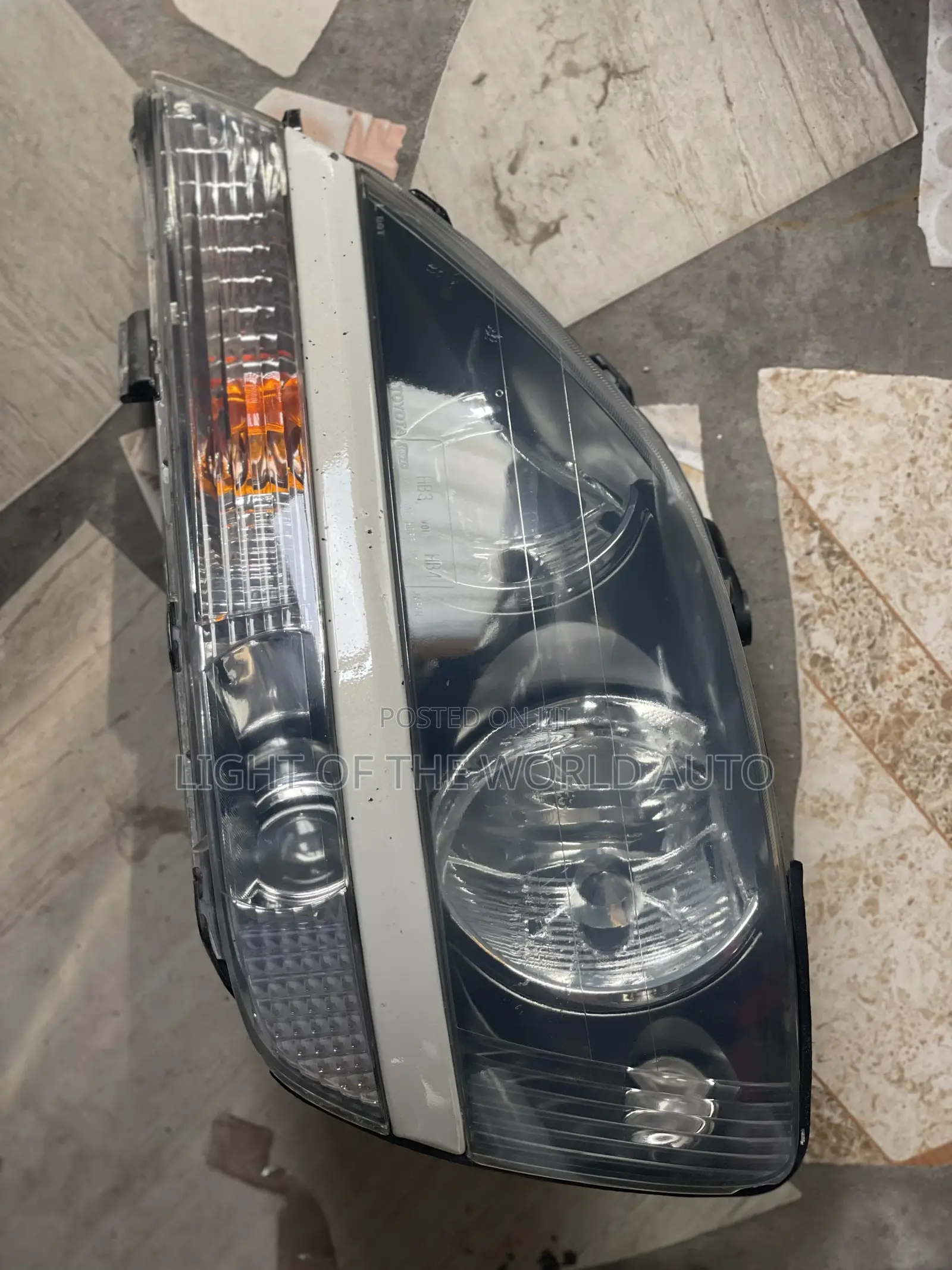Lexus Rx300 Headlight Set