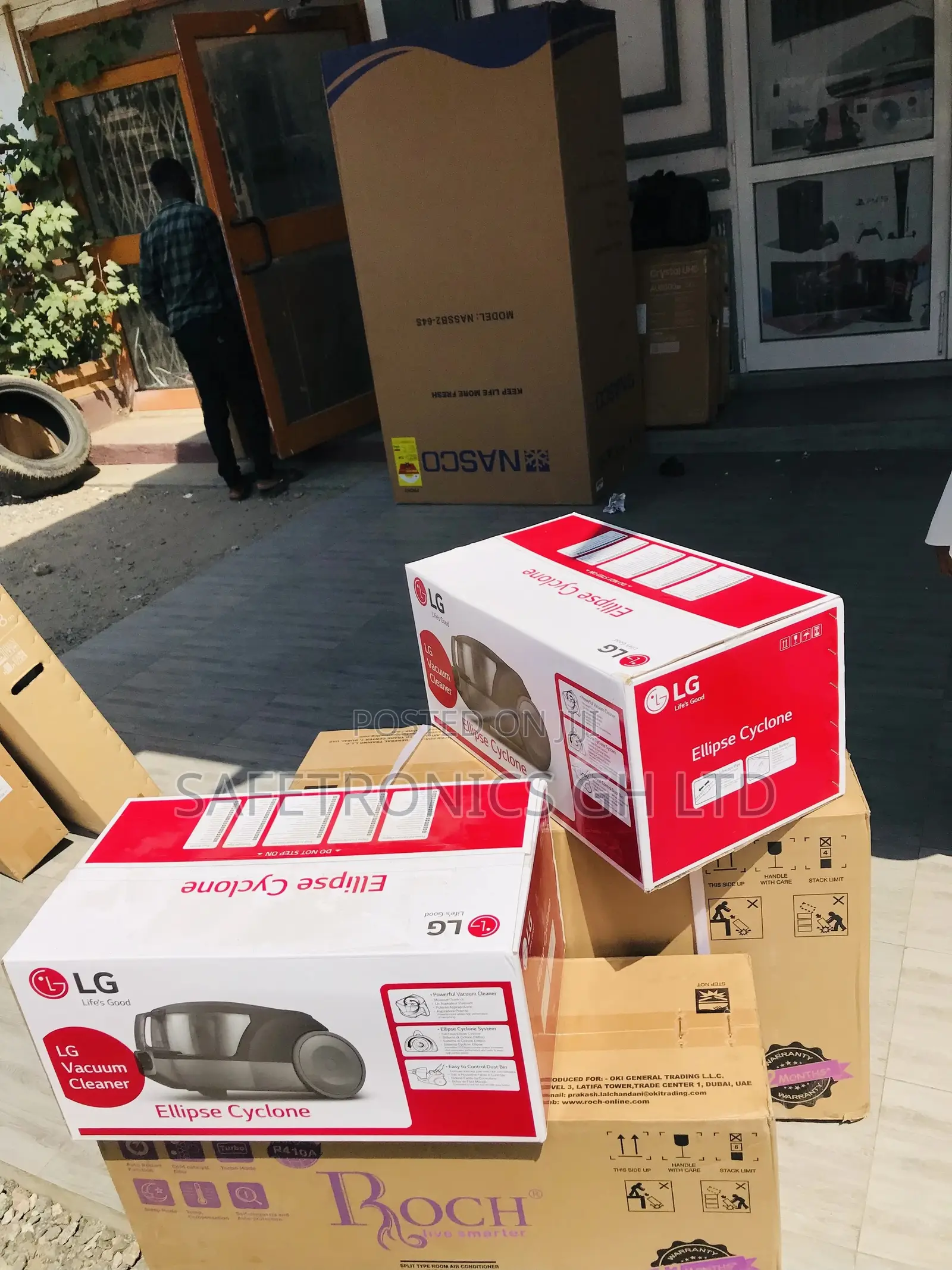 Affordable Vacuum Cleaner 20 Liters LG Red/Black Electric