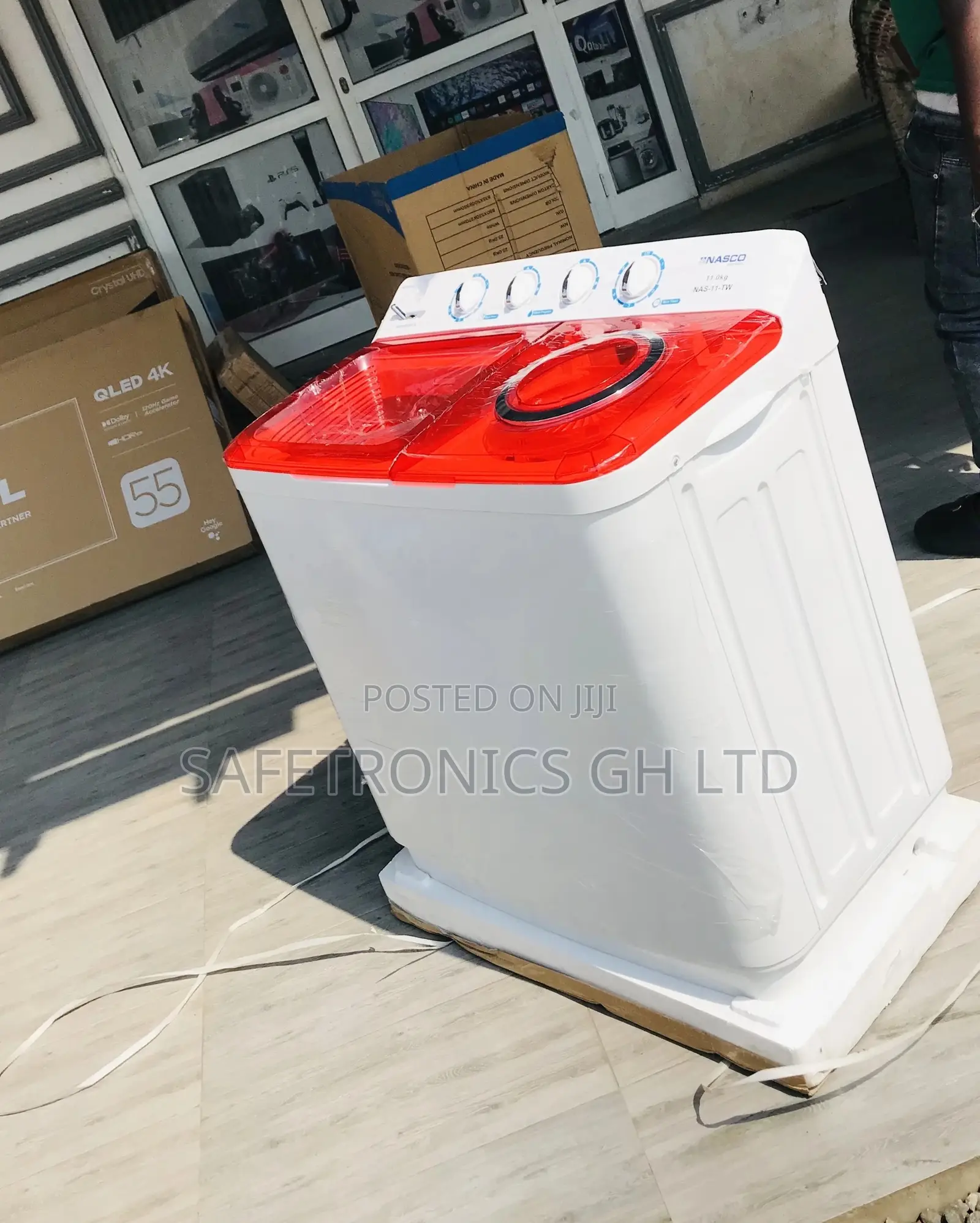 Semiautomatic Nasco 11kg White/Red Washingmachine Topload