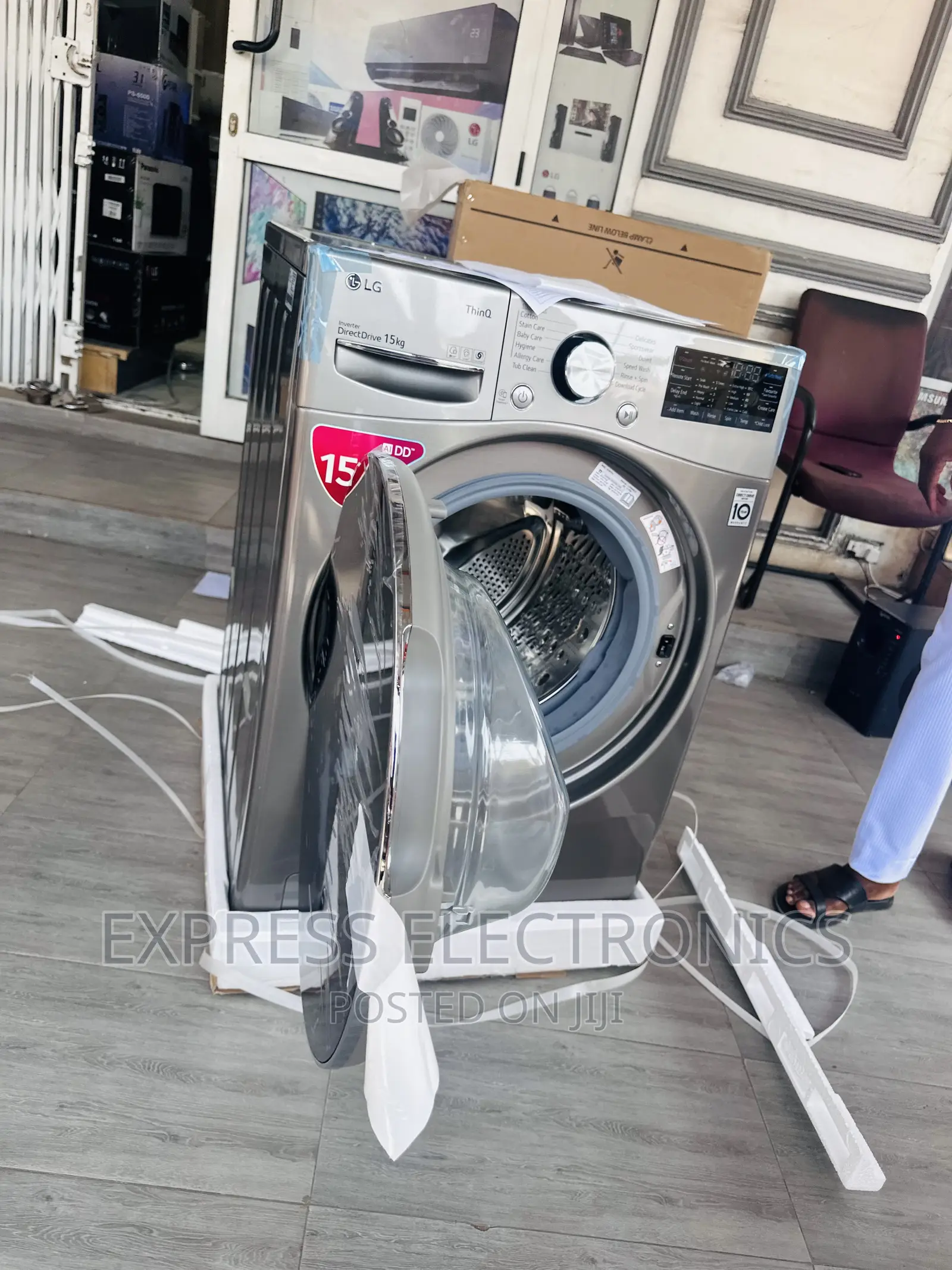 Better Deal on F0L9DGP2S LG 15kg Front Load Washing Machine