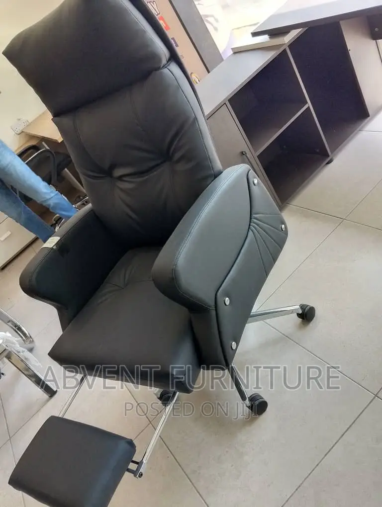 Executive Chair With Leg Rest