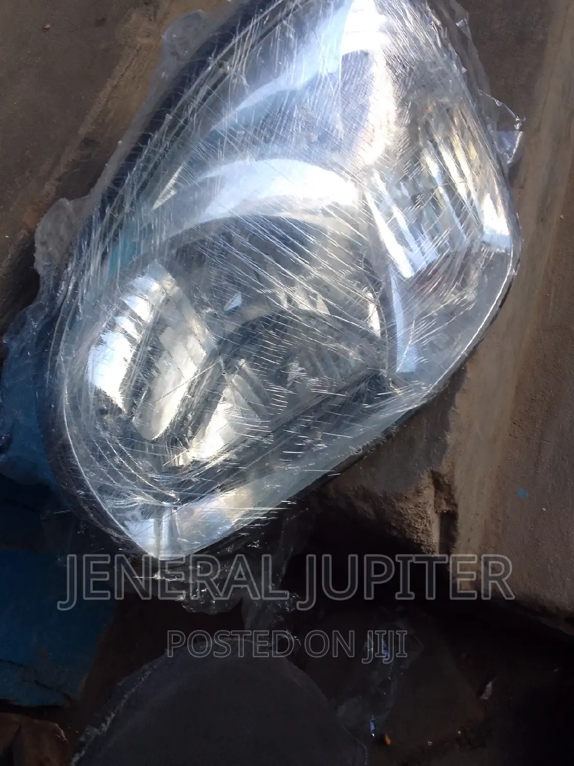 Hyundai Santa Fe 2005 Headlight Pair.
