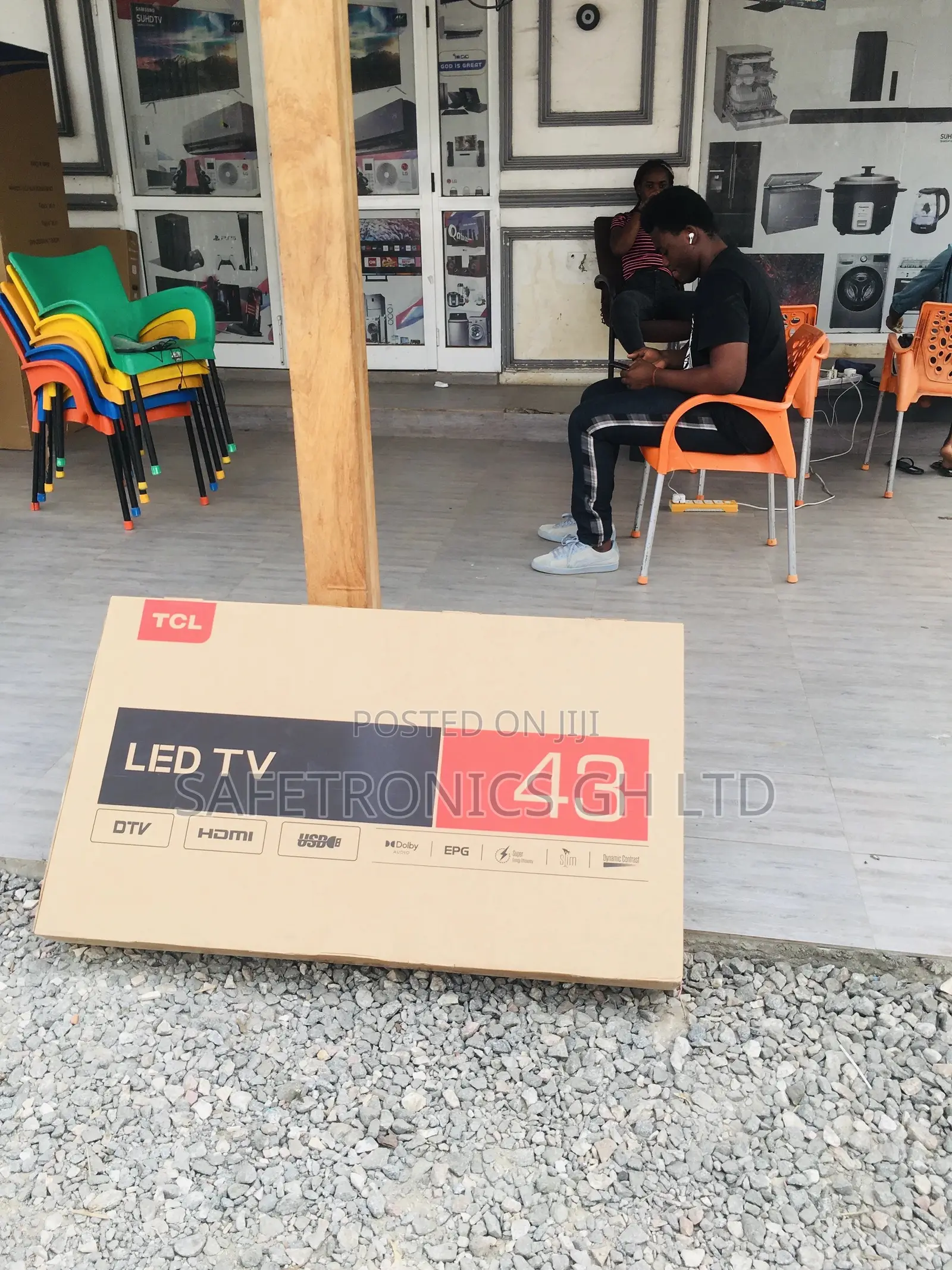 HDR Full HD TCL D3200 Glossy LED Electric Black 43 Inches