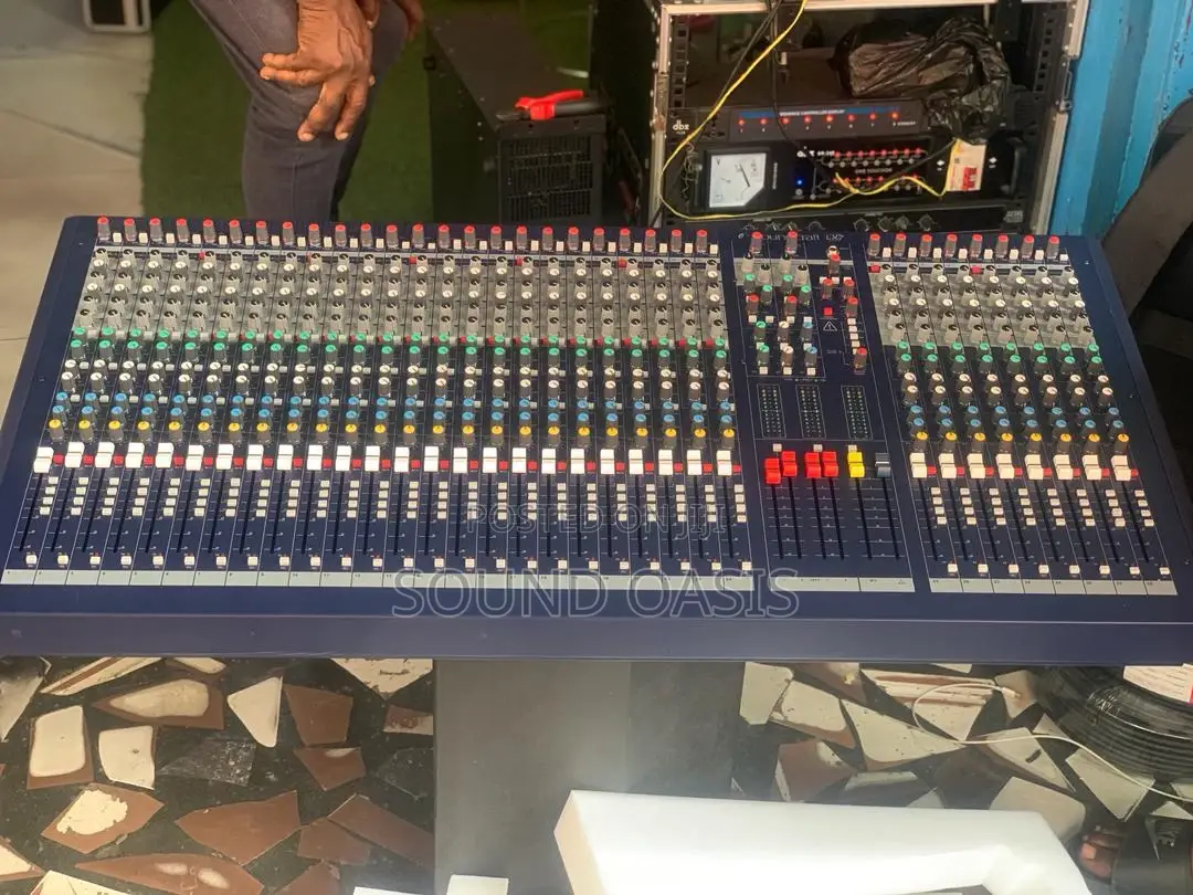 Soundcraft LX7 II - 32 Channel Recording Mixer