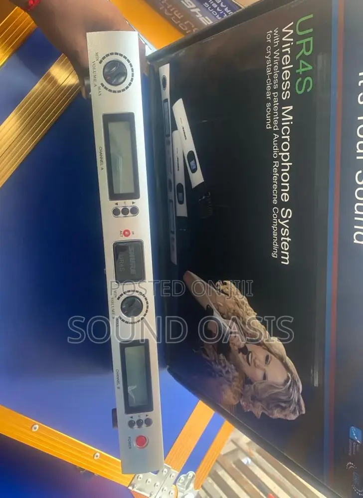 Shure UR4S Wireless Microphone System