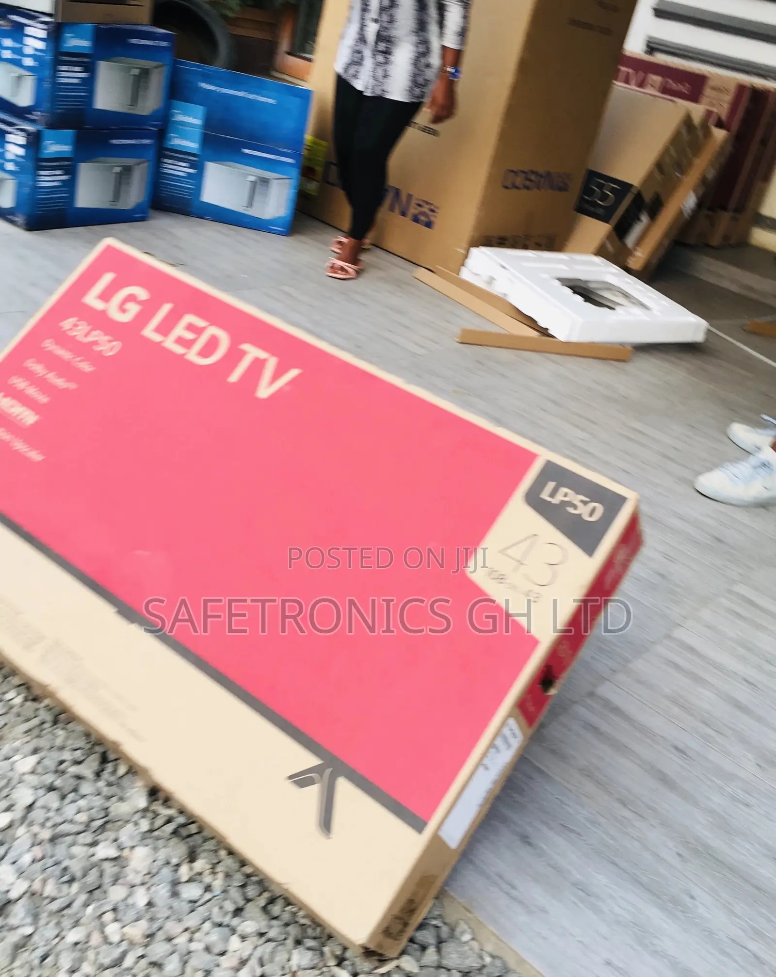 Glossy Black Electric 43 Inches LP50 LED Smart UHD LG Tv