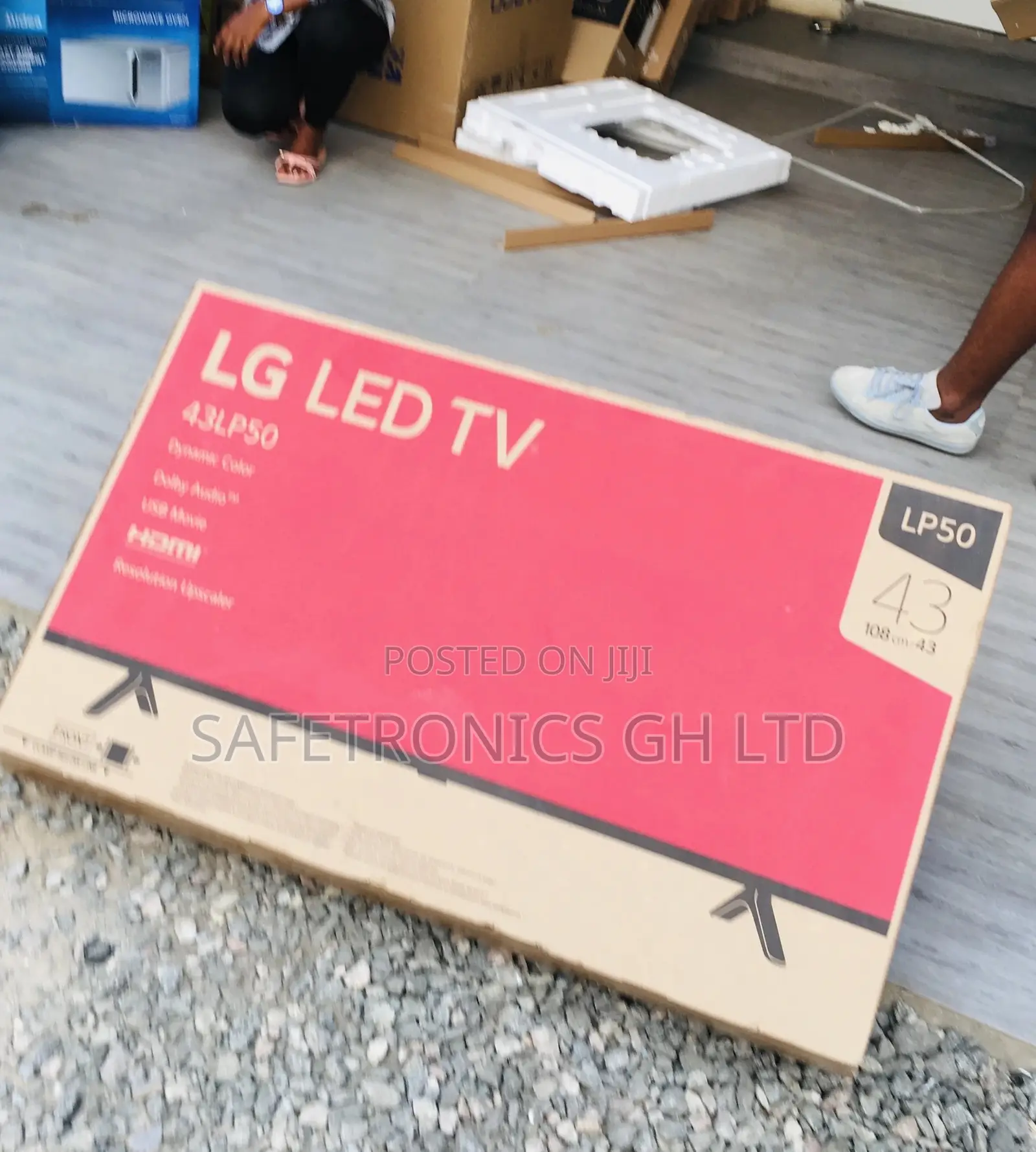 Glossy Led Electric LG Black Smart UHD 43 Inches LP50 TV