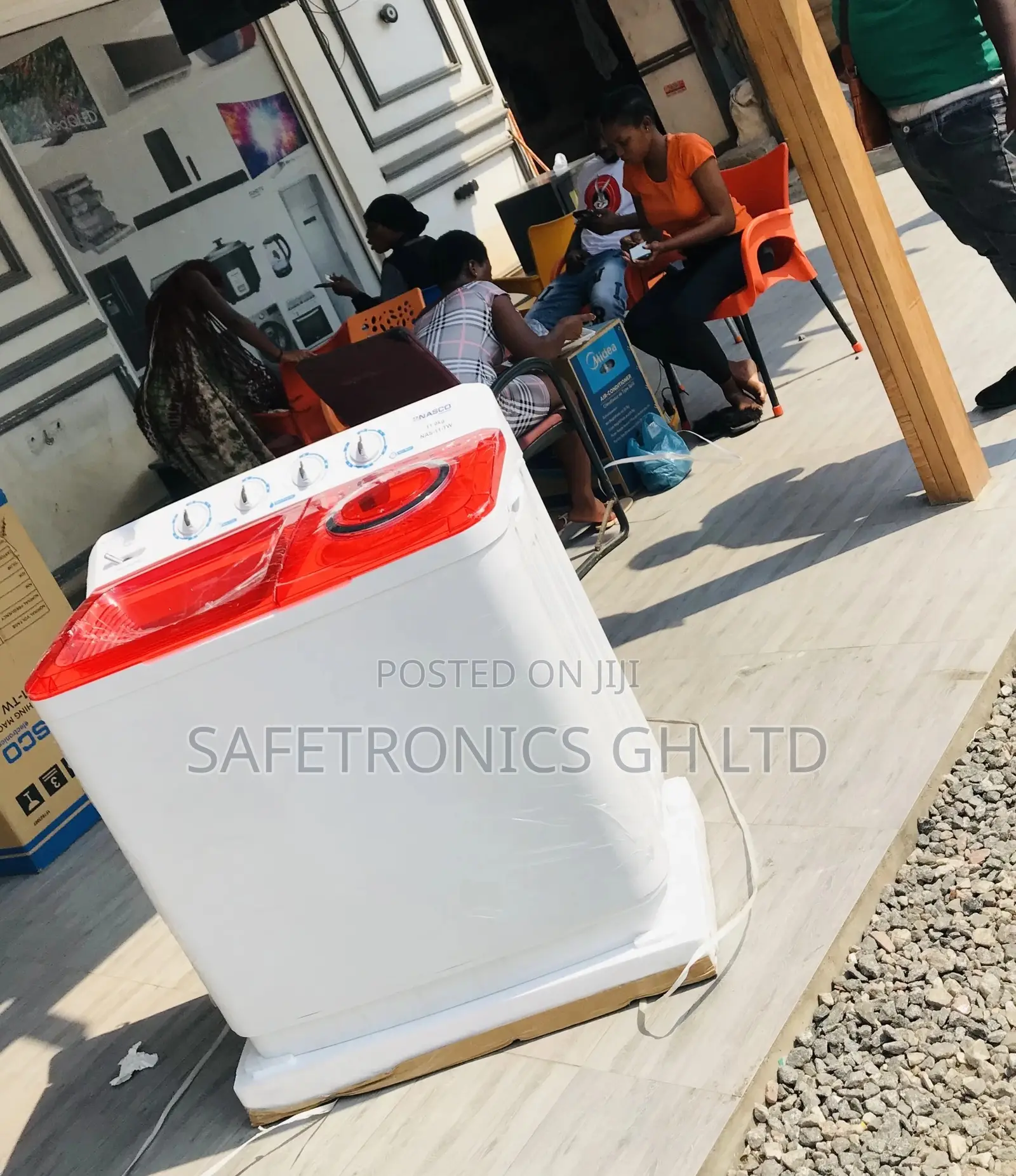 Red/White Semiautomatic 11kg Nasco Topload Washingmachine