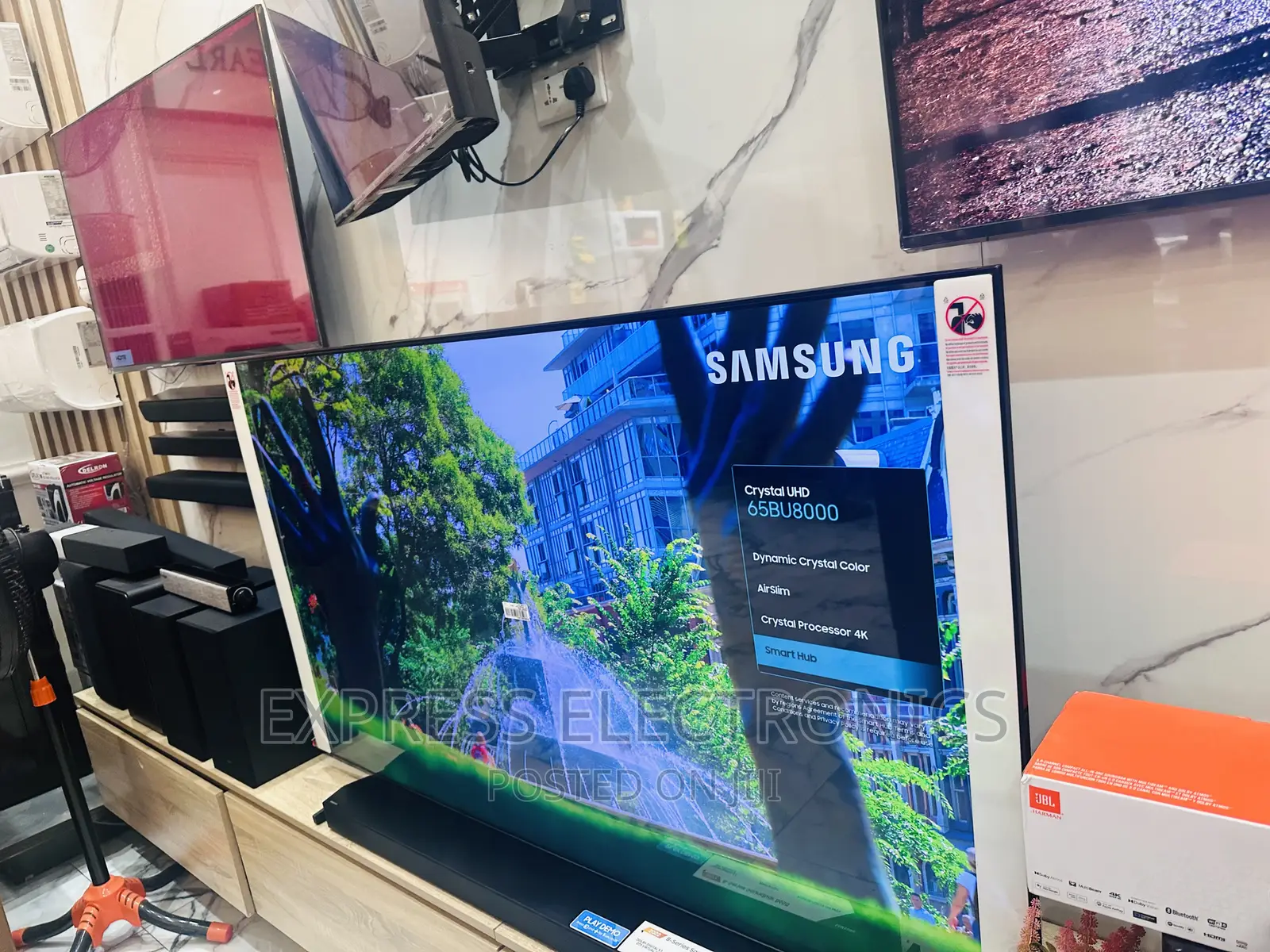 Ultra Modern UHD Smart Samsung 55”Au7022 Tv 