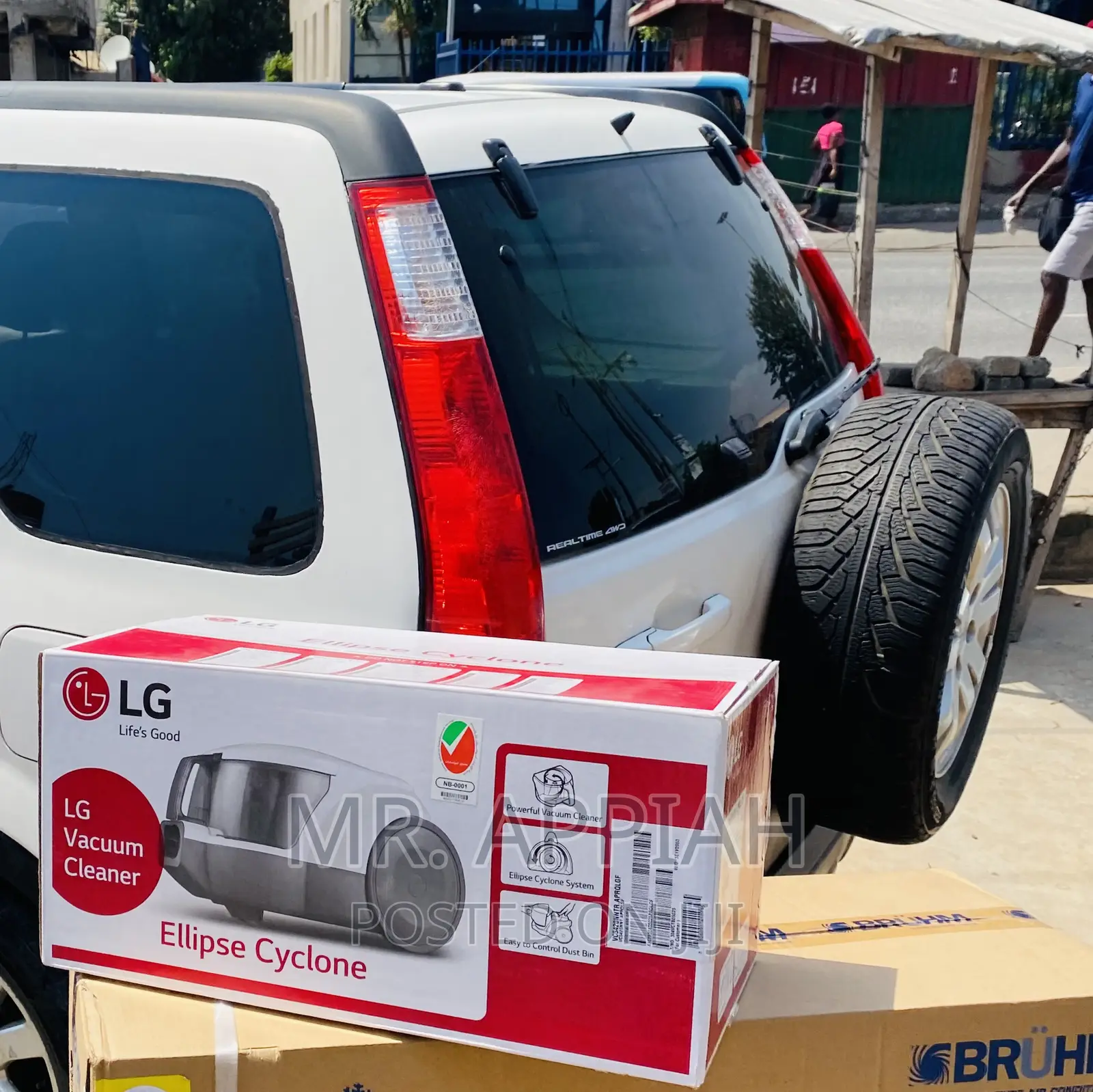 High Quality LG Electric Vacumm Cleaner(Black/White).