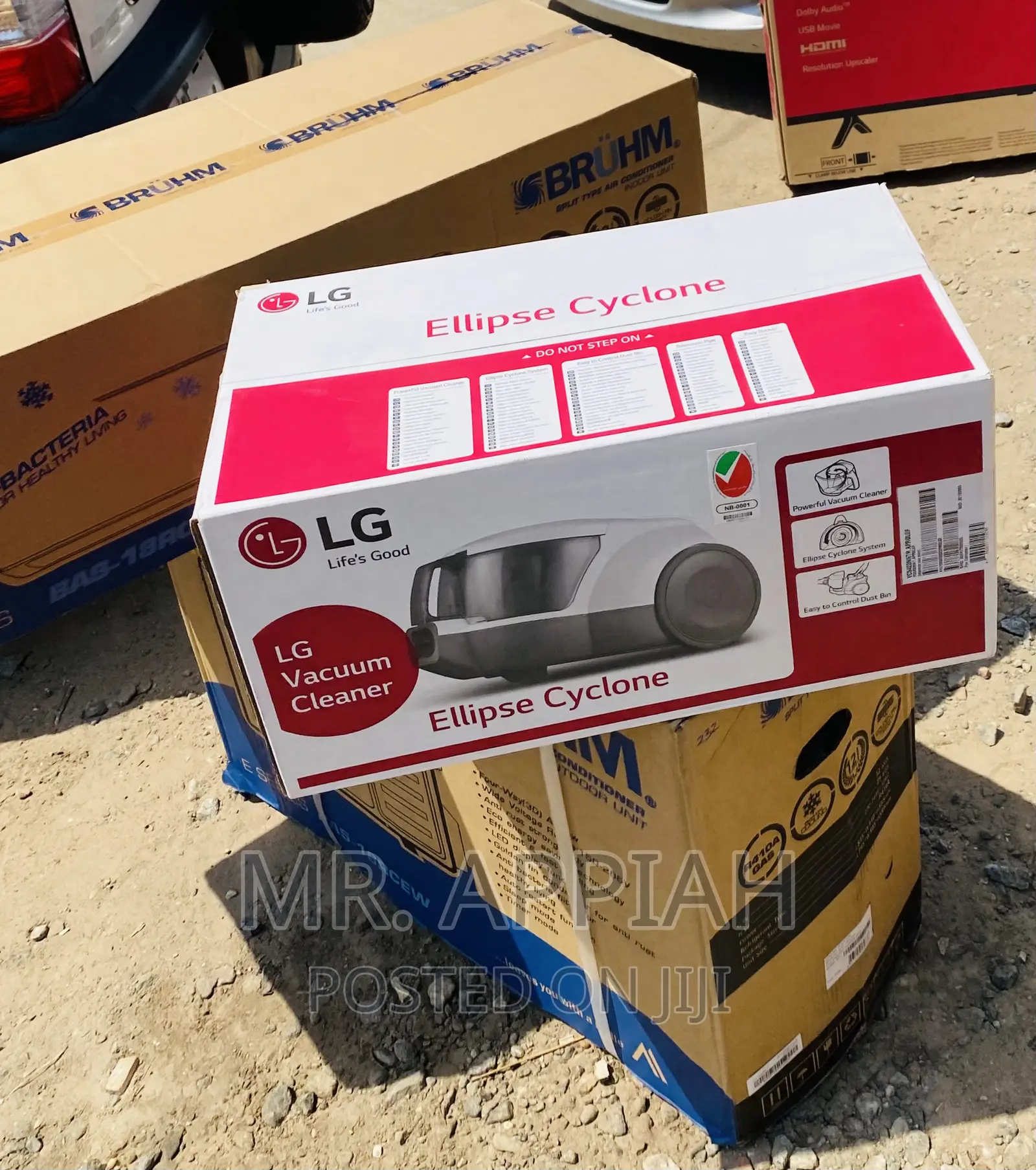 Lovely LG Electric Vacumm Cleaner(Black/Whites).