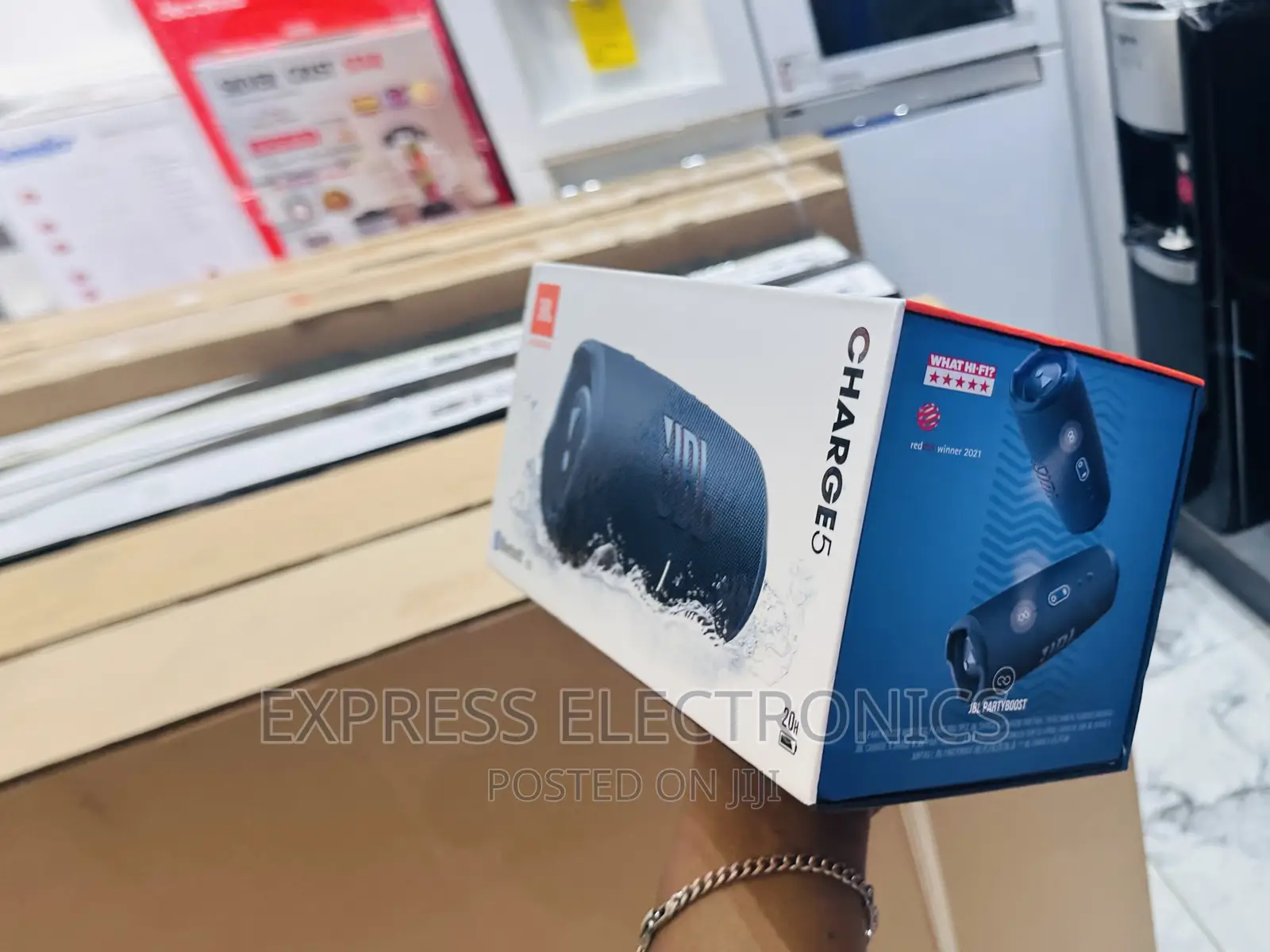 Adaptive Sound Quality Charge 5 Bluetooth Speaker
