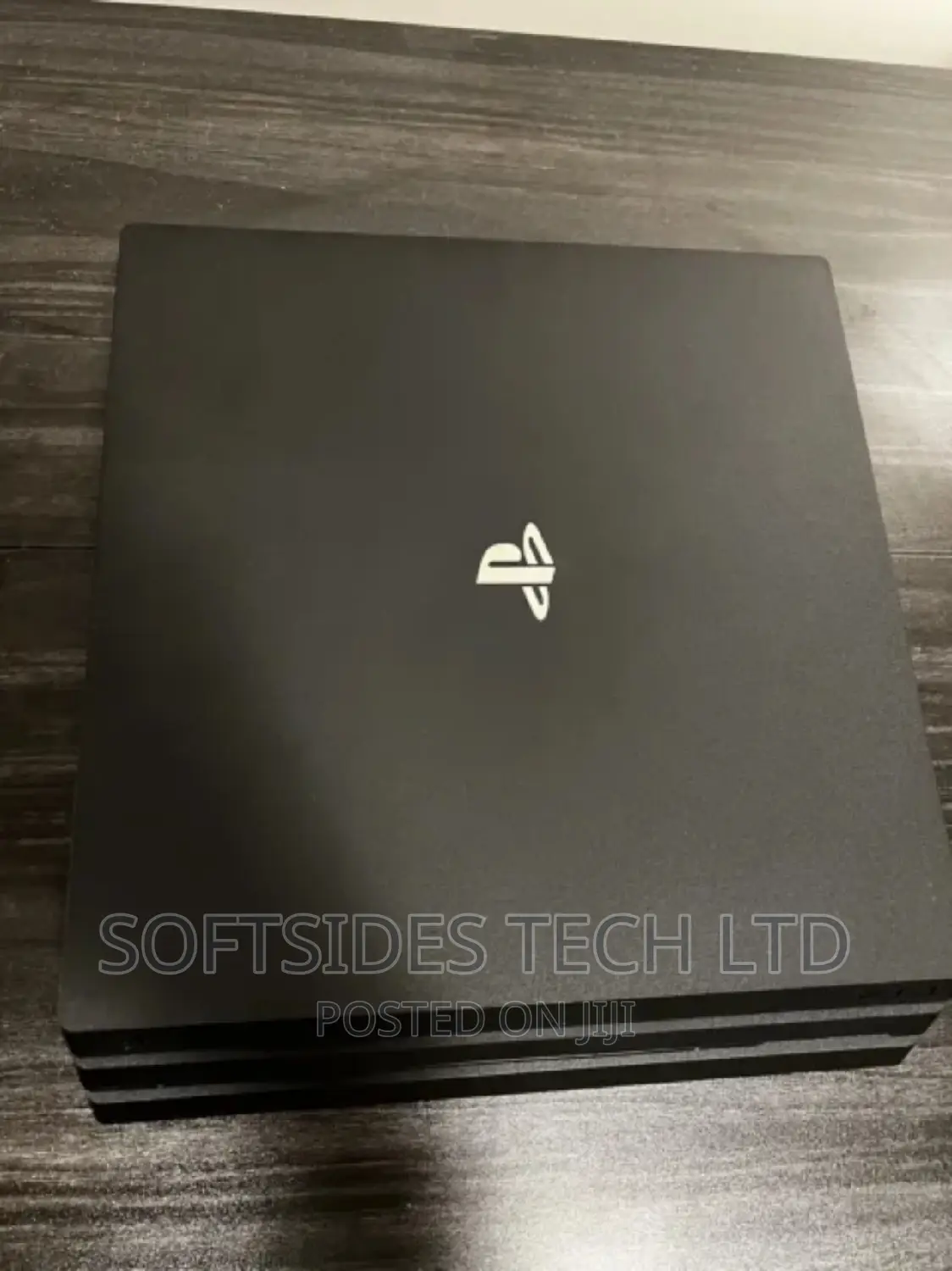 Playstation 4 Pro 1tb and Controler Hot Sale