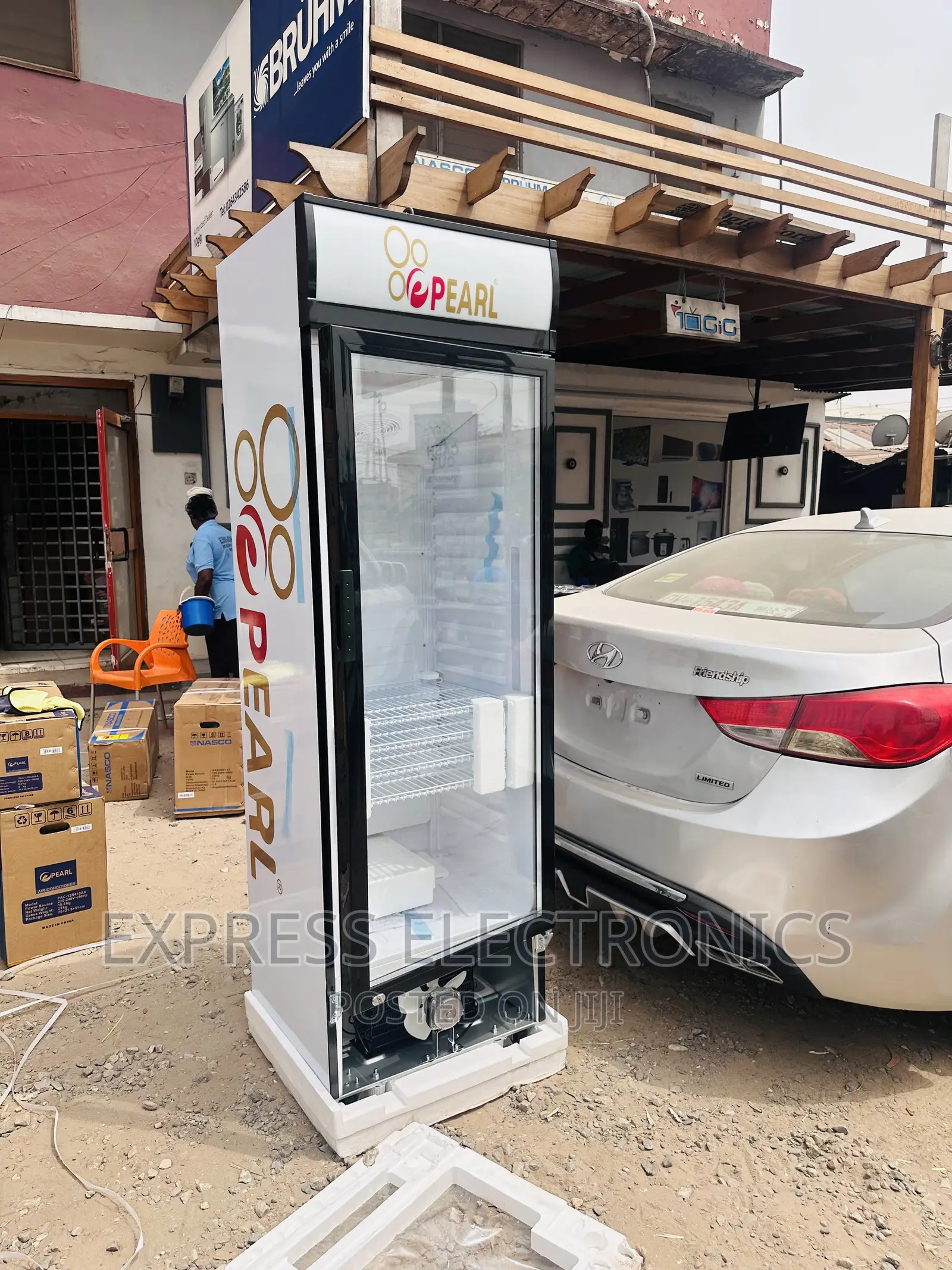 Quality Yet Affordable Pearl PVC-424 Single Door Display