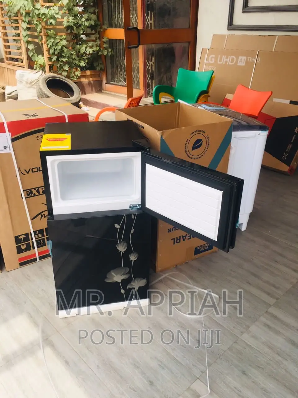 Classic Pearl Pg-10t 2 Door Table Top Electric Fridge.