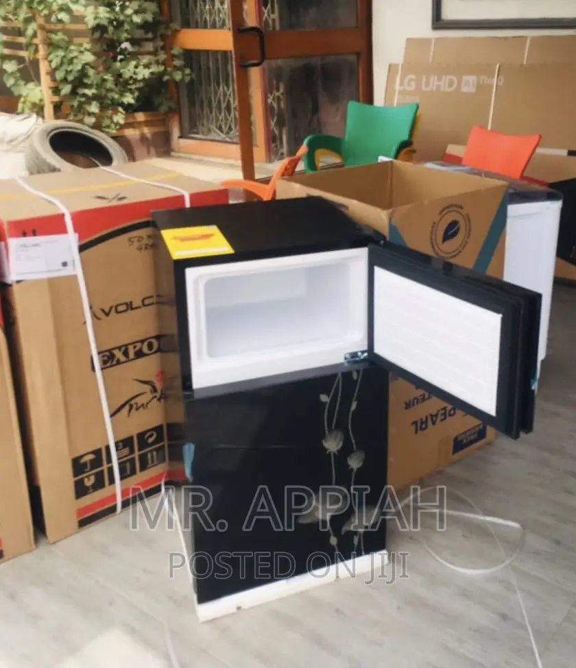 Super Chilling Pearl PF-10T 2 Door Table Top Fridge,Black.