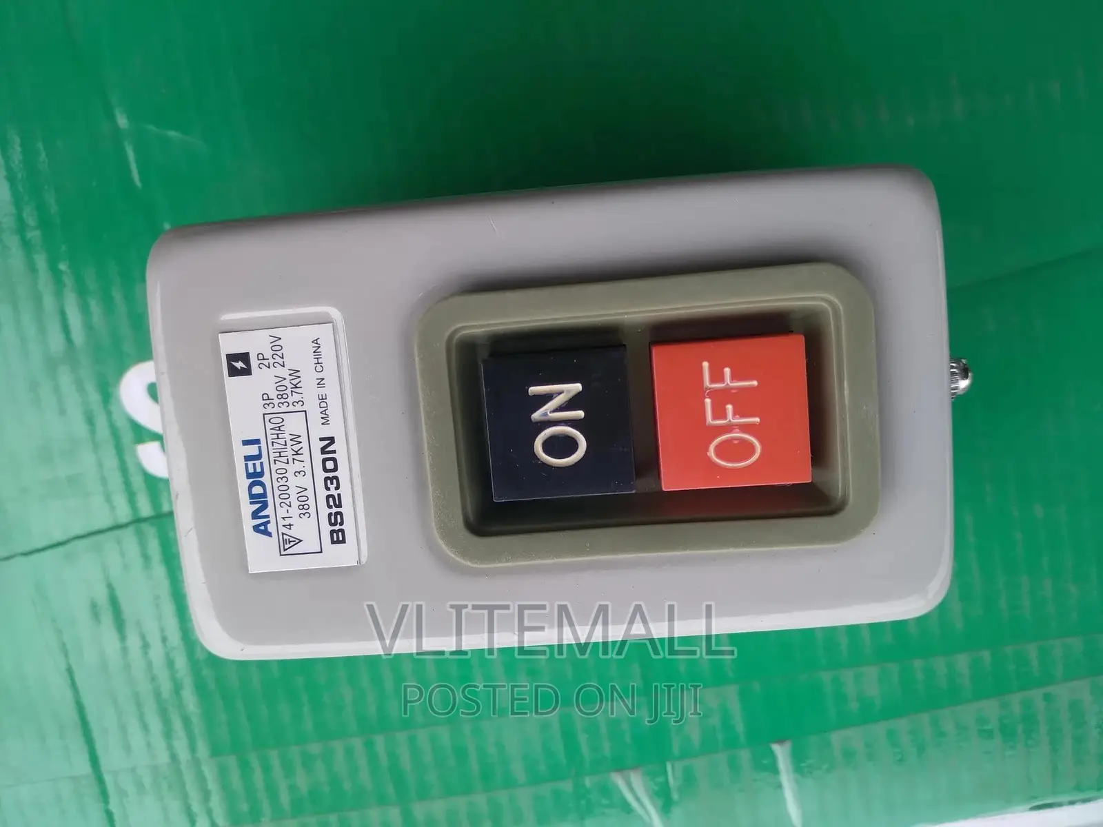 BS 211B Pushbutton Switch