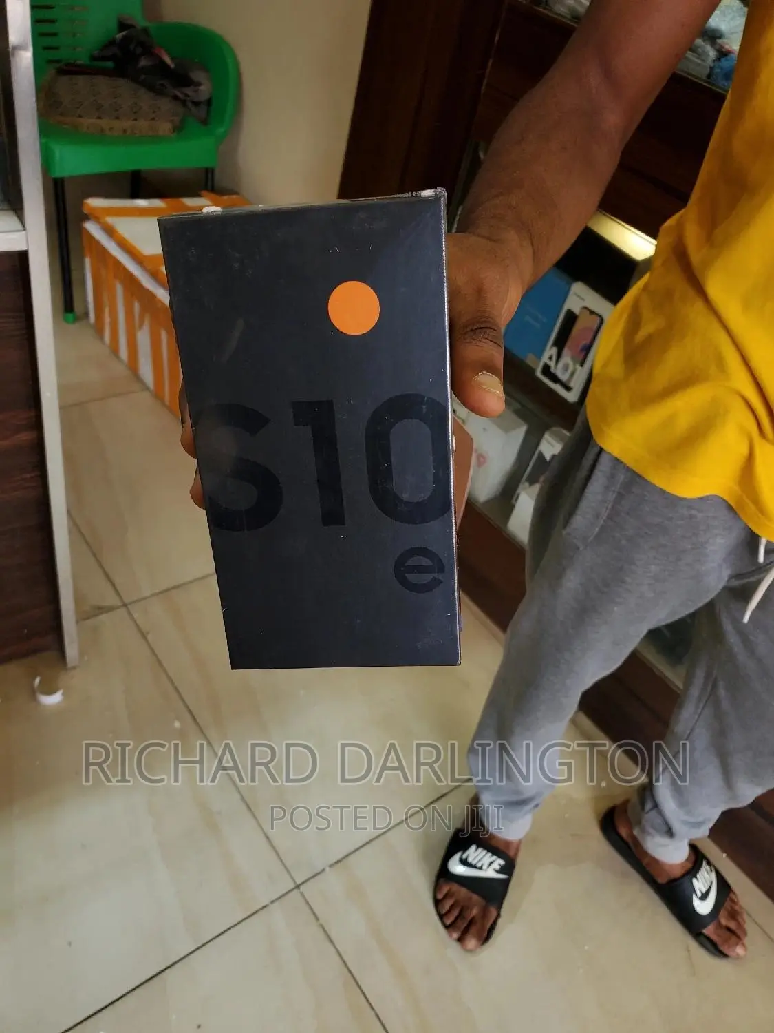 New Samsung Galaxy S10e 128 GB Orange