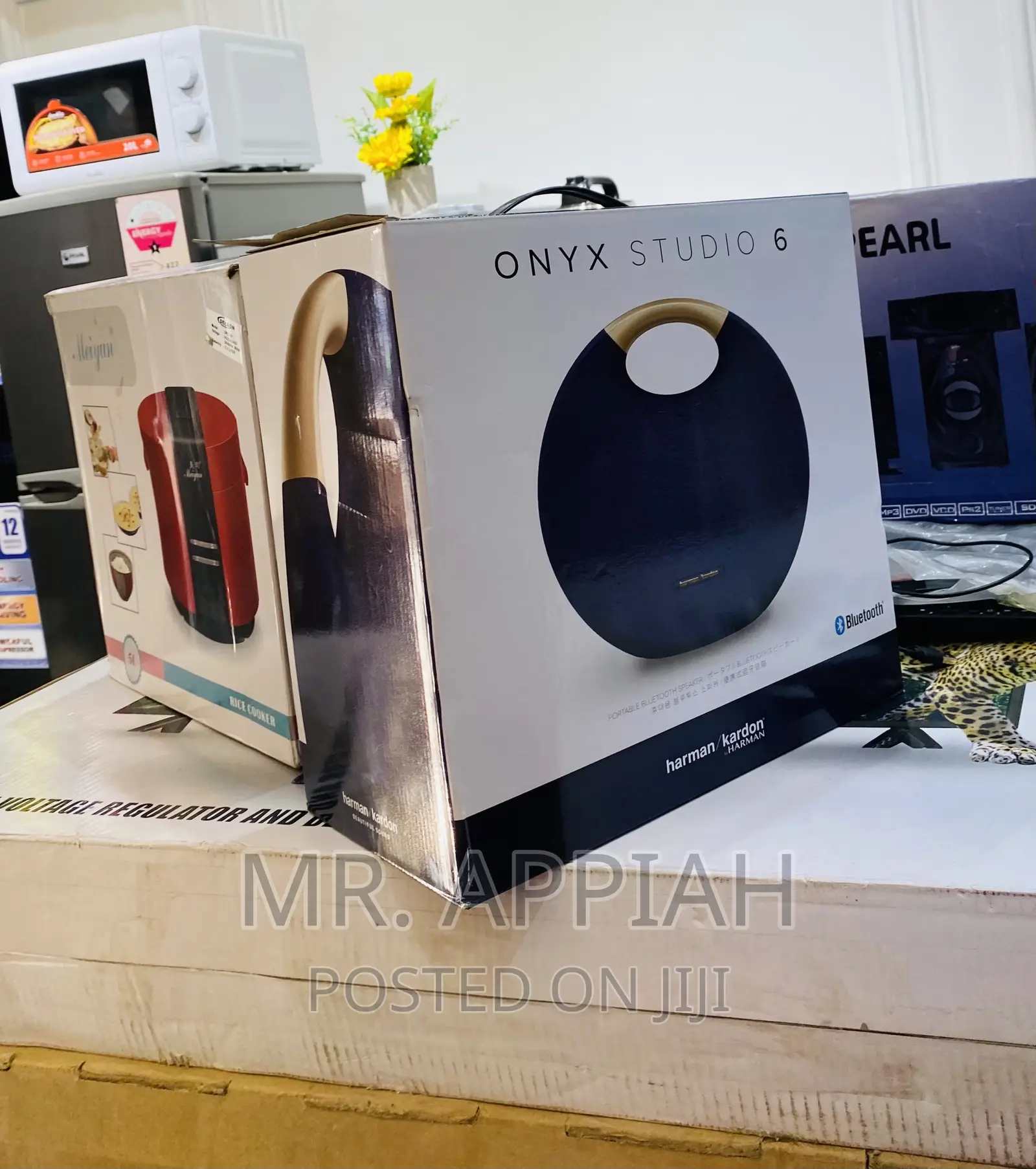 Sleek Design Onyx Studio 6 Portable Bluetooth Speaker.