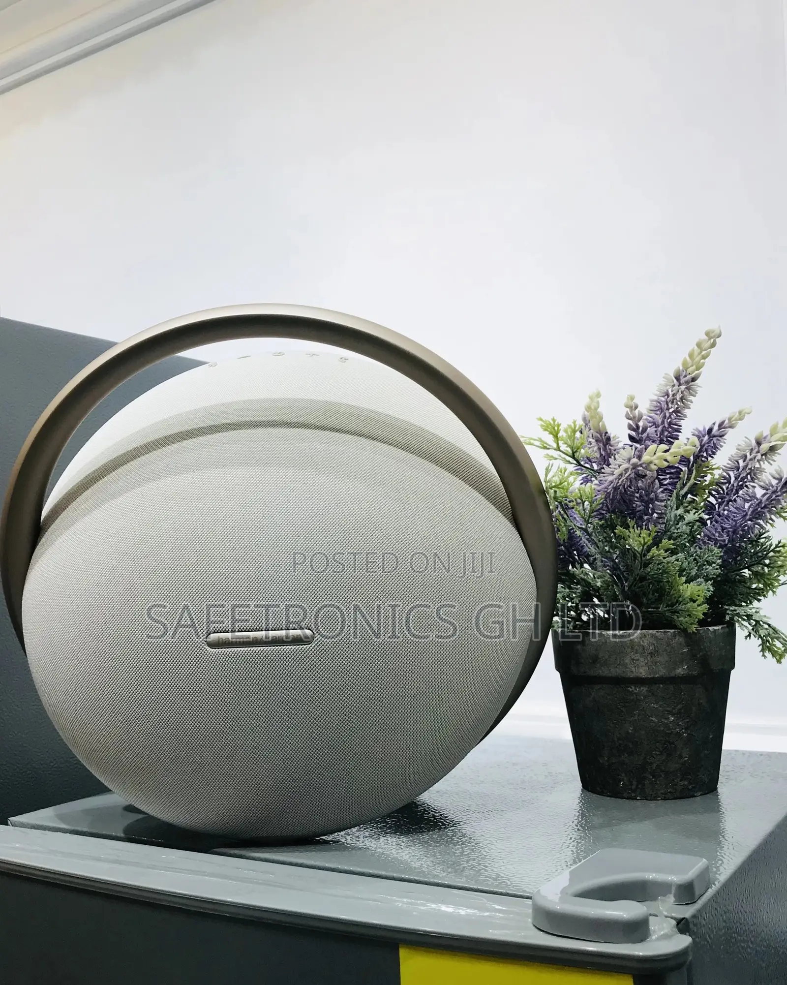 Wireless Gold Onyx Studio8 Bluetooth Harman Kardon Speaker
