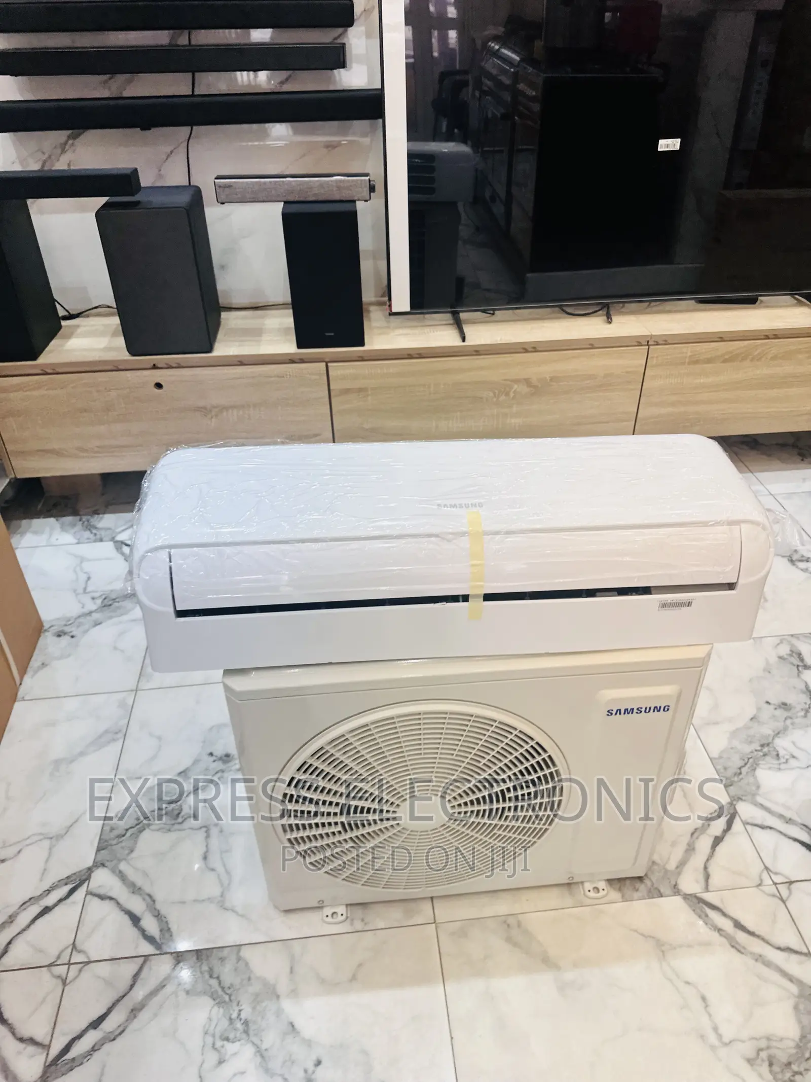 High Quality Sleek White Samsung Inverter 2.5hp