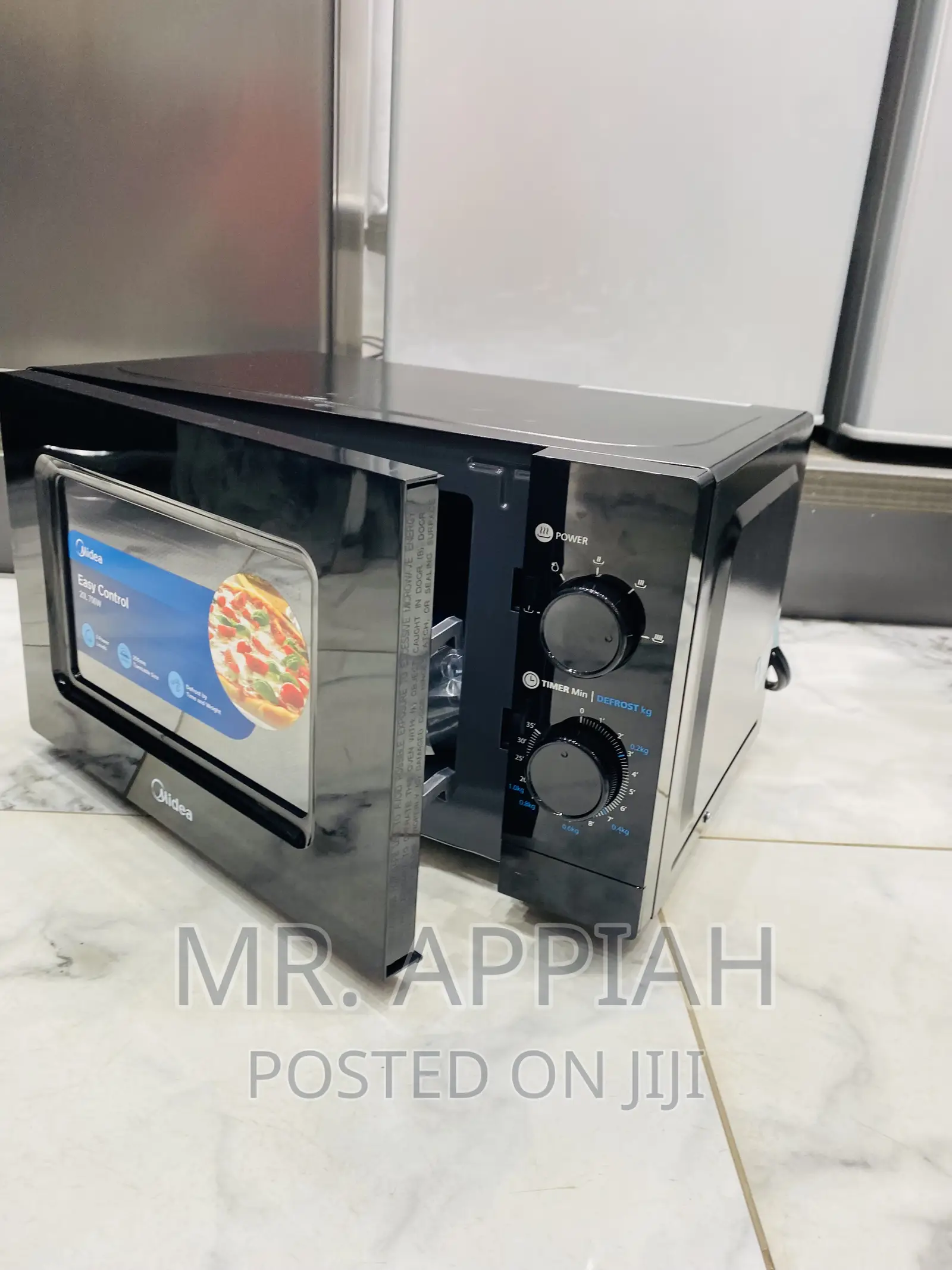 Energy Efficient Midea MM720CFB Electric Microwave.