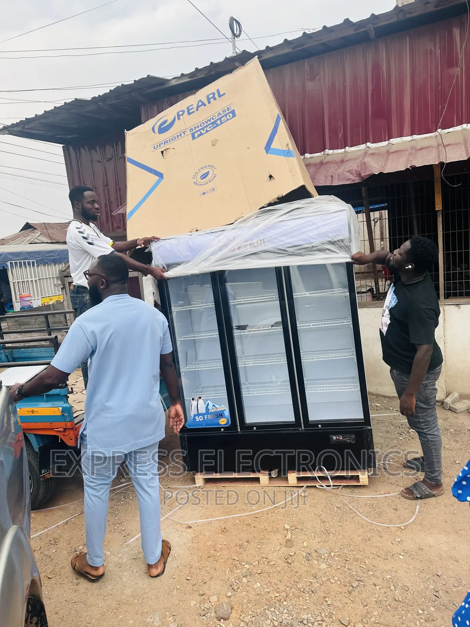 PVC-150 Three Doors Pearl Display Fridge. —-