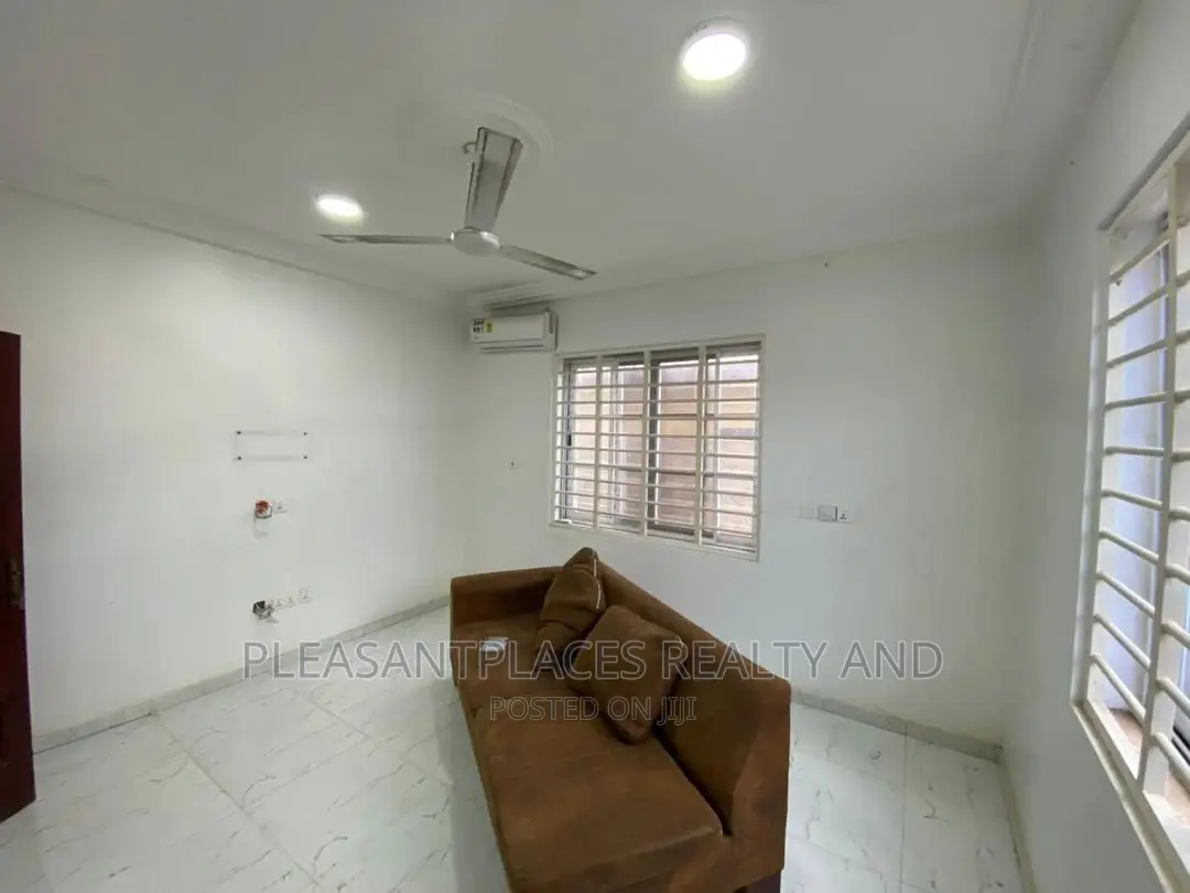 2bdrm Apartment in Pleasantplaces, Accra Metropolitan for rent