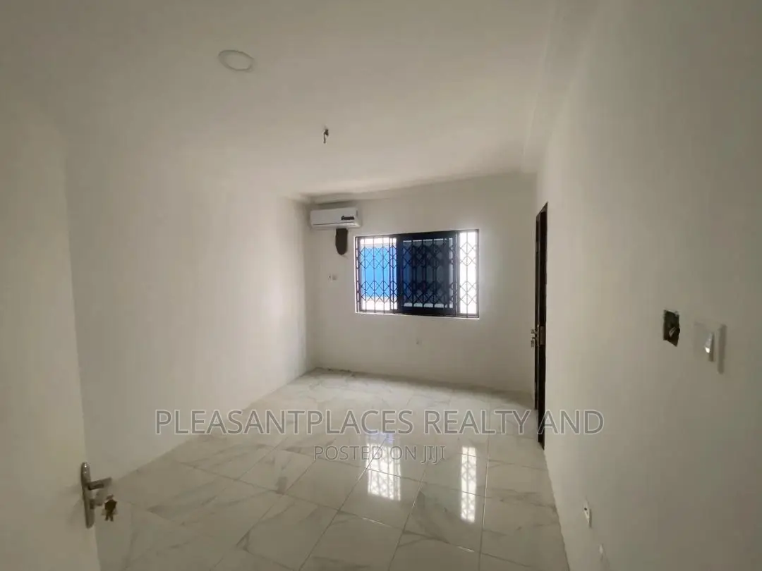 3bdrm Duplex in Pleasantplaces, Ashomang Estate for rent