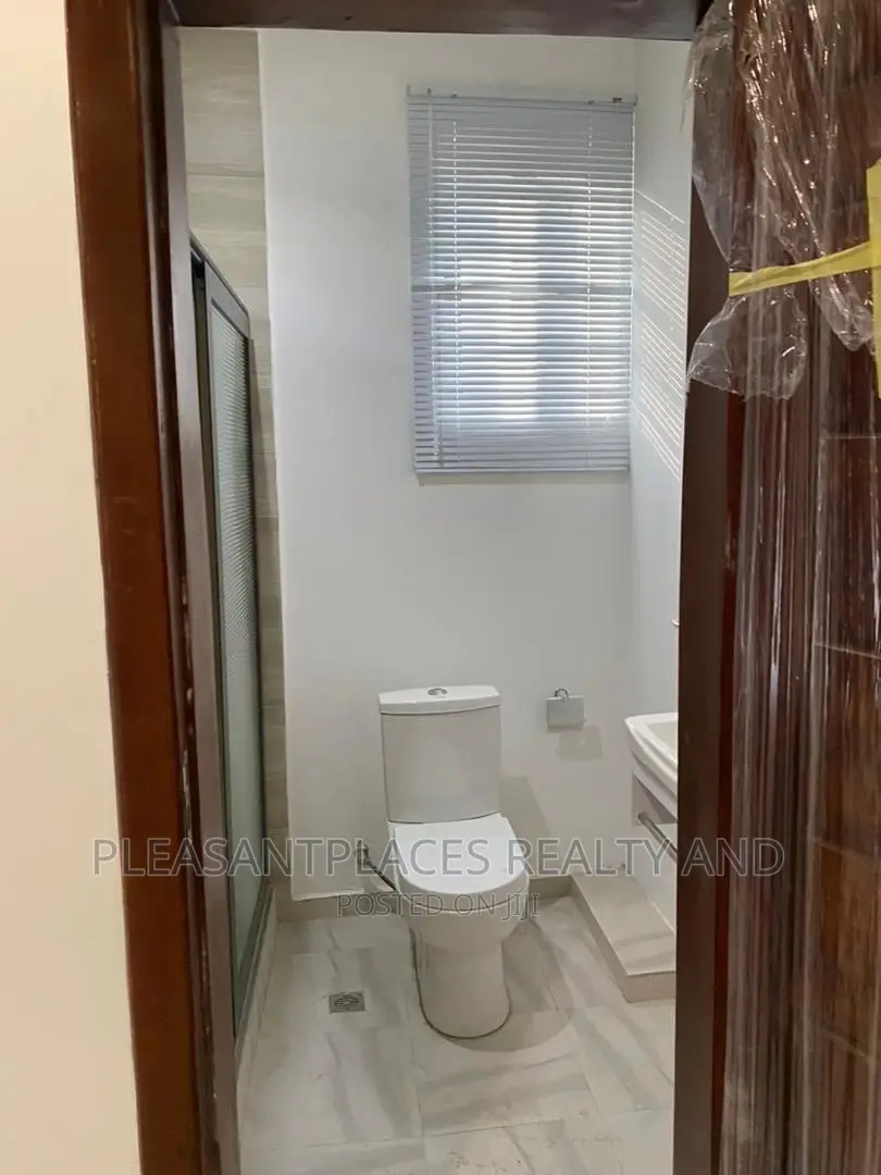 4bdrm Duplex in Pleasantplaces, East Legon for sale