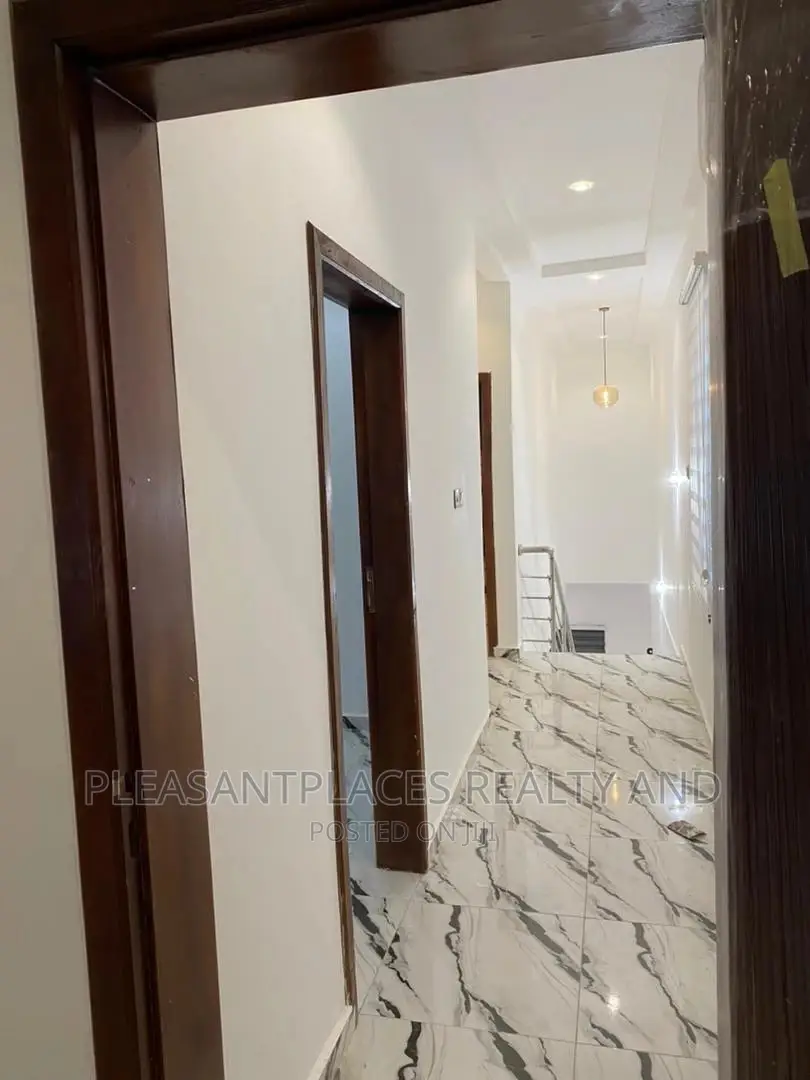 4bdrm Duplex in Pleasantplaces, East Legon for sale