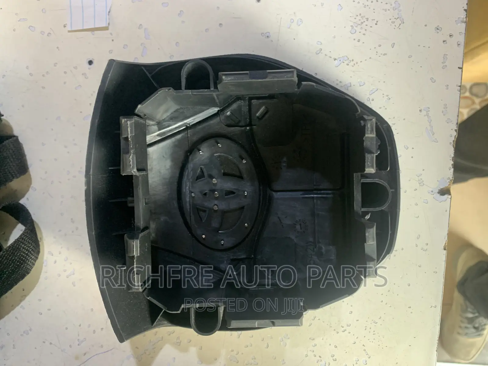 Toyota Corolla 2014 Wheel Cover/ Airbag Cover