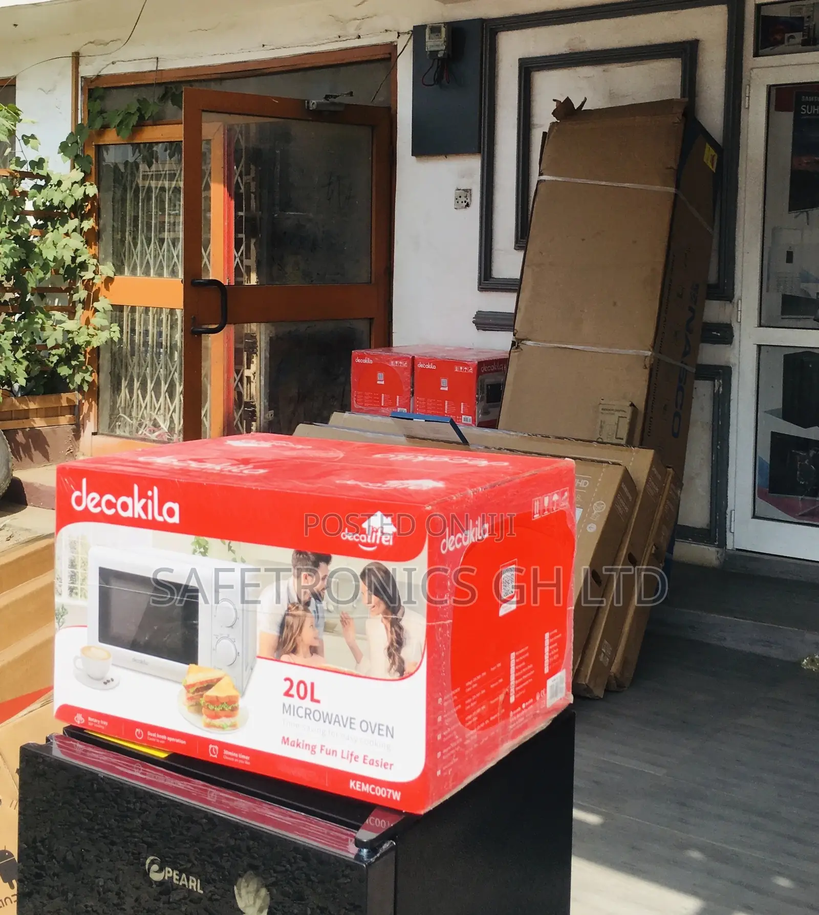 Decakila 20 Liters Electric White Countertop Microwave