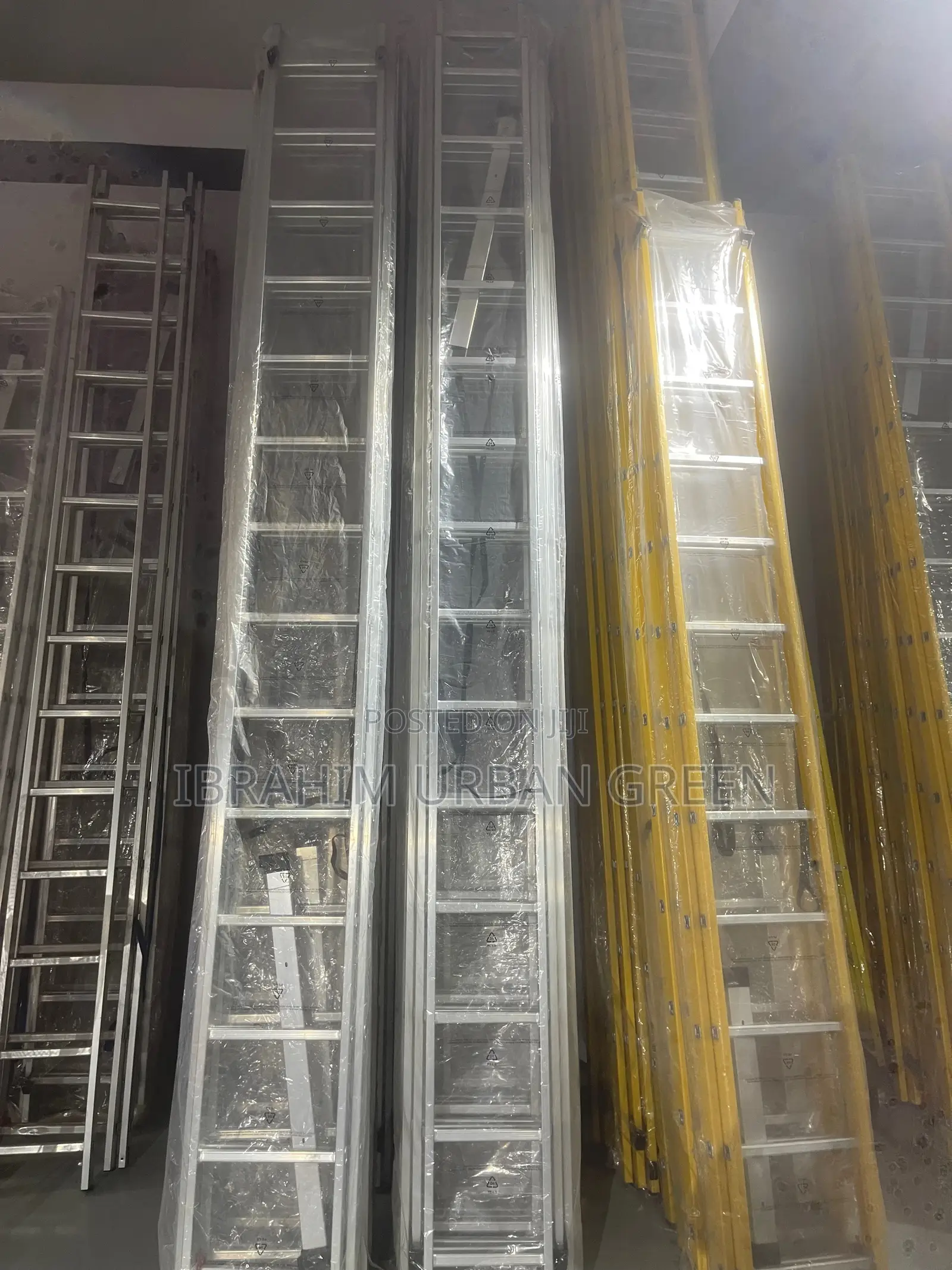 Fiberglass Heavy Duty Ladder