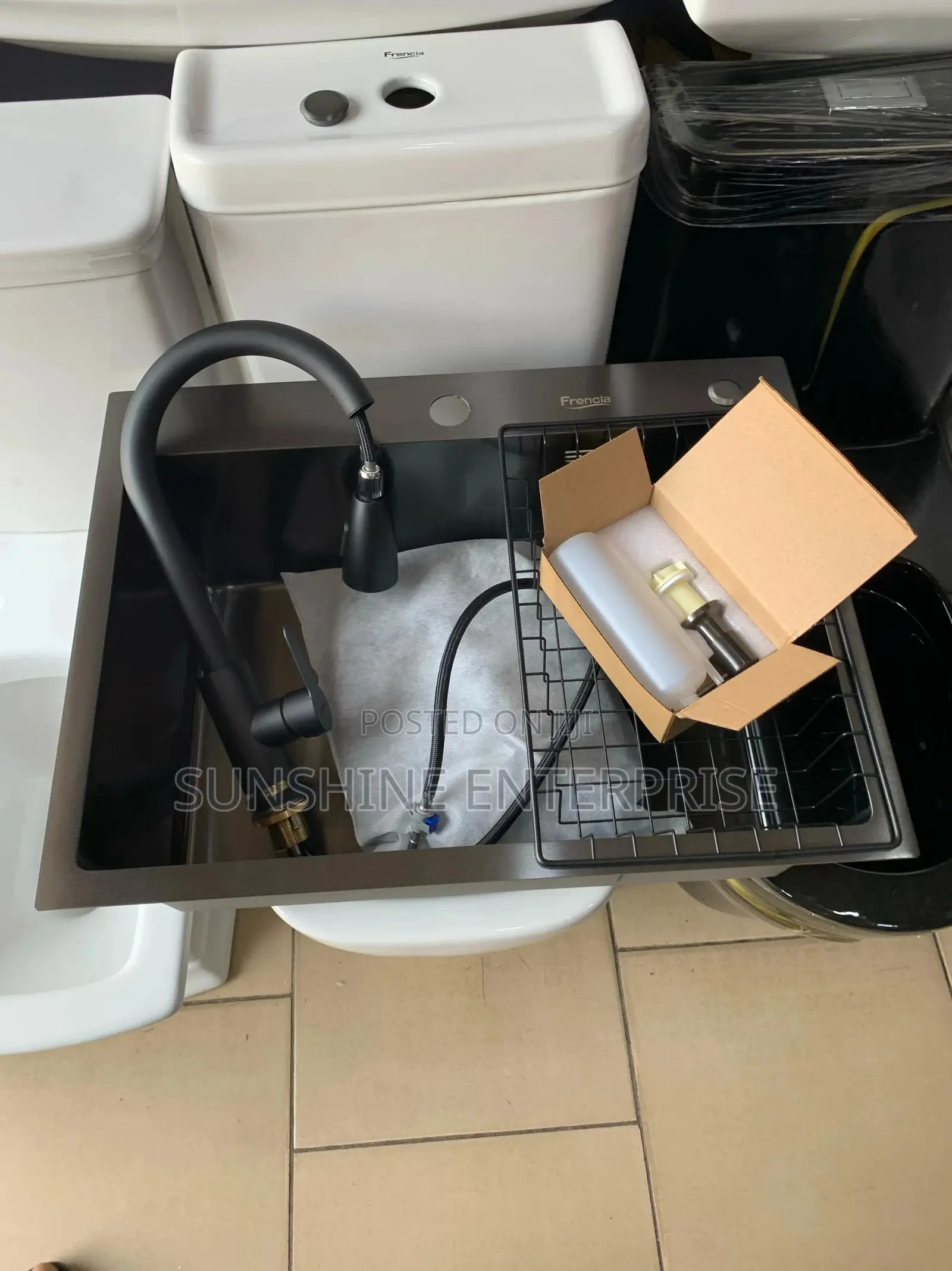 Single Black Kitchen Sink With Pull Out Hot And Cold Tap
