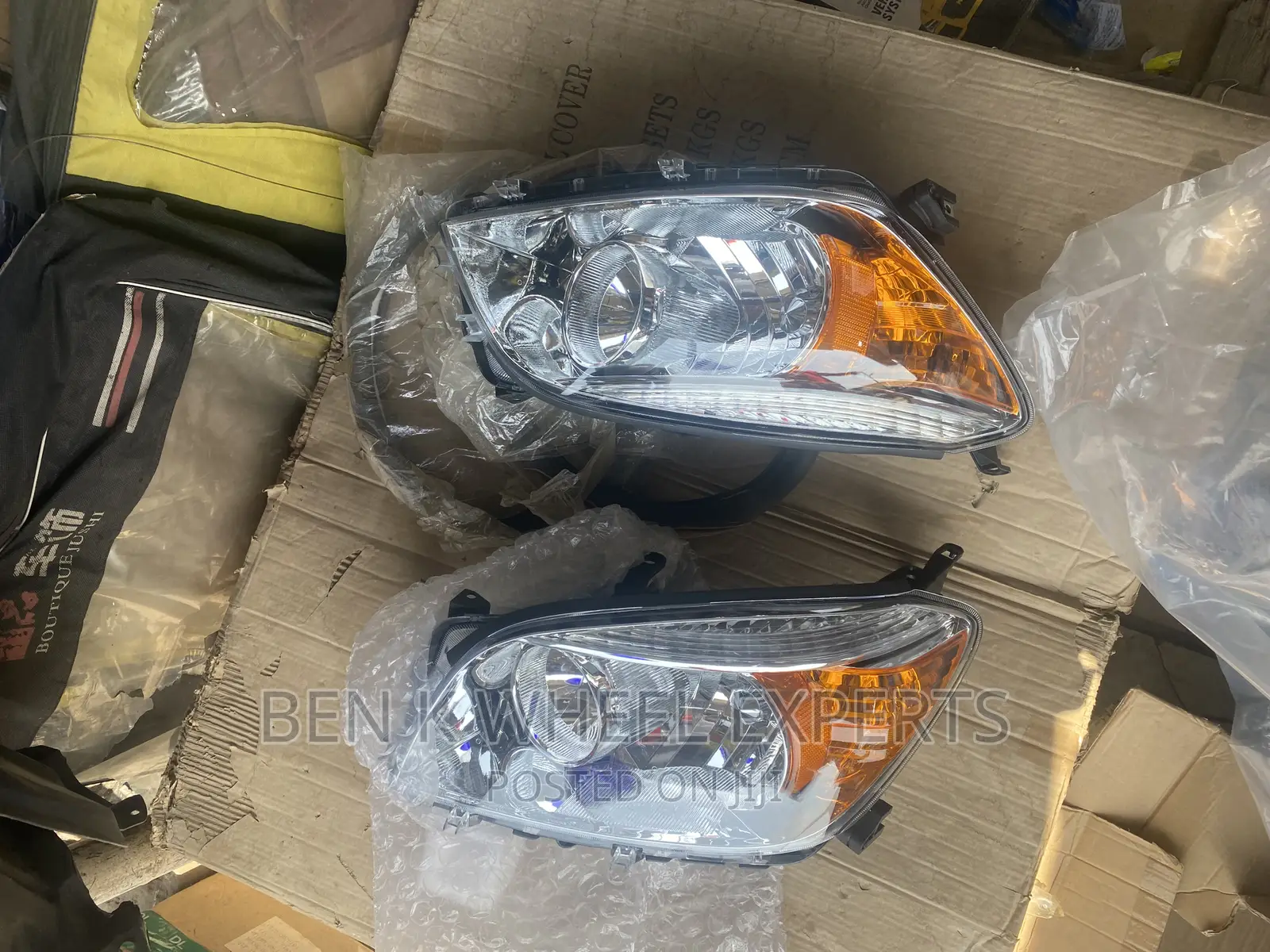 Toyota RAV4 2008-12 Headlights Pair